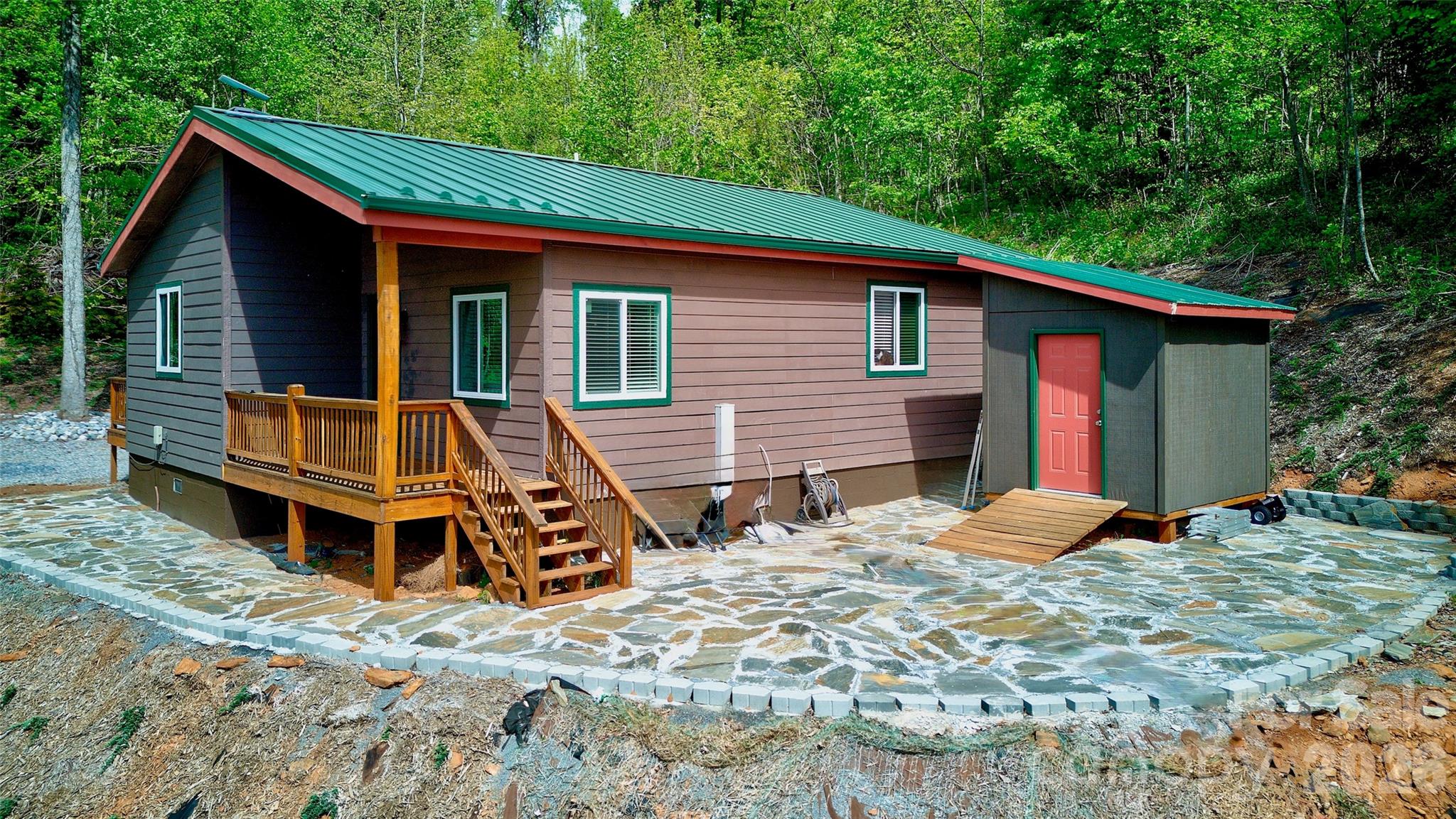 The guest house - 262 Azalea Hills Lane, Spruce Pine