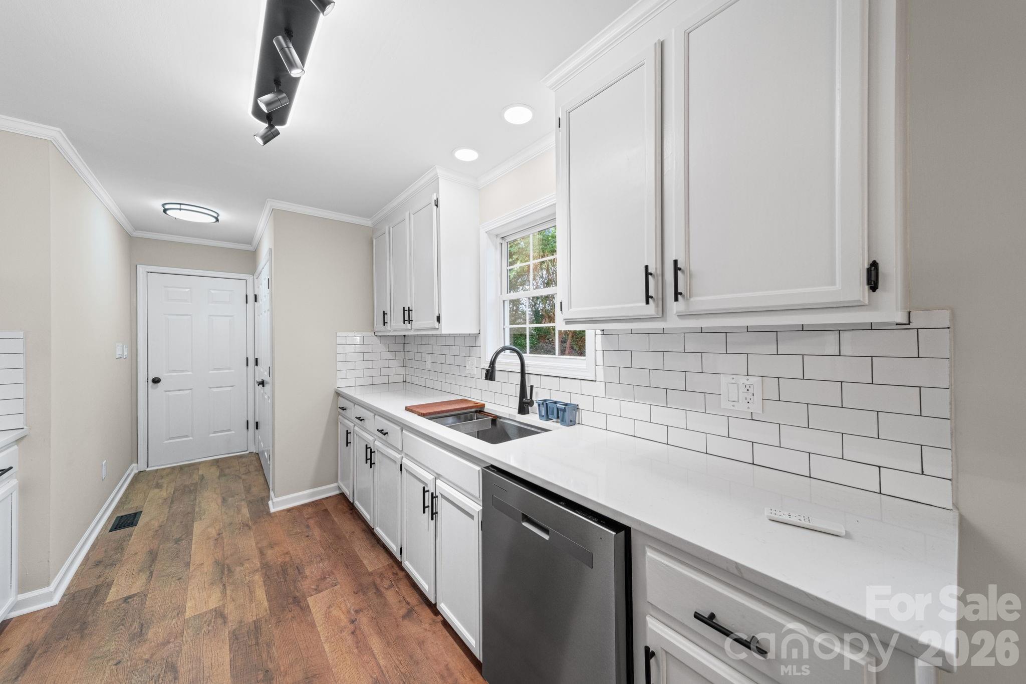 Single Family Residence at 2327 Sunset Drive, Gastonia, photo 11 of 33