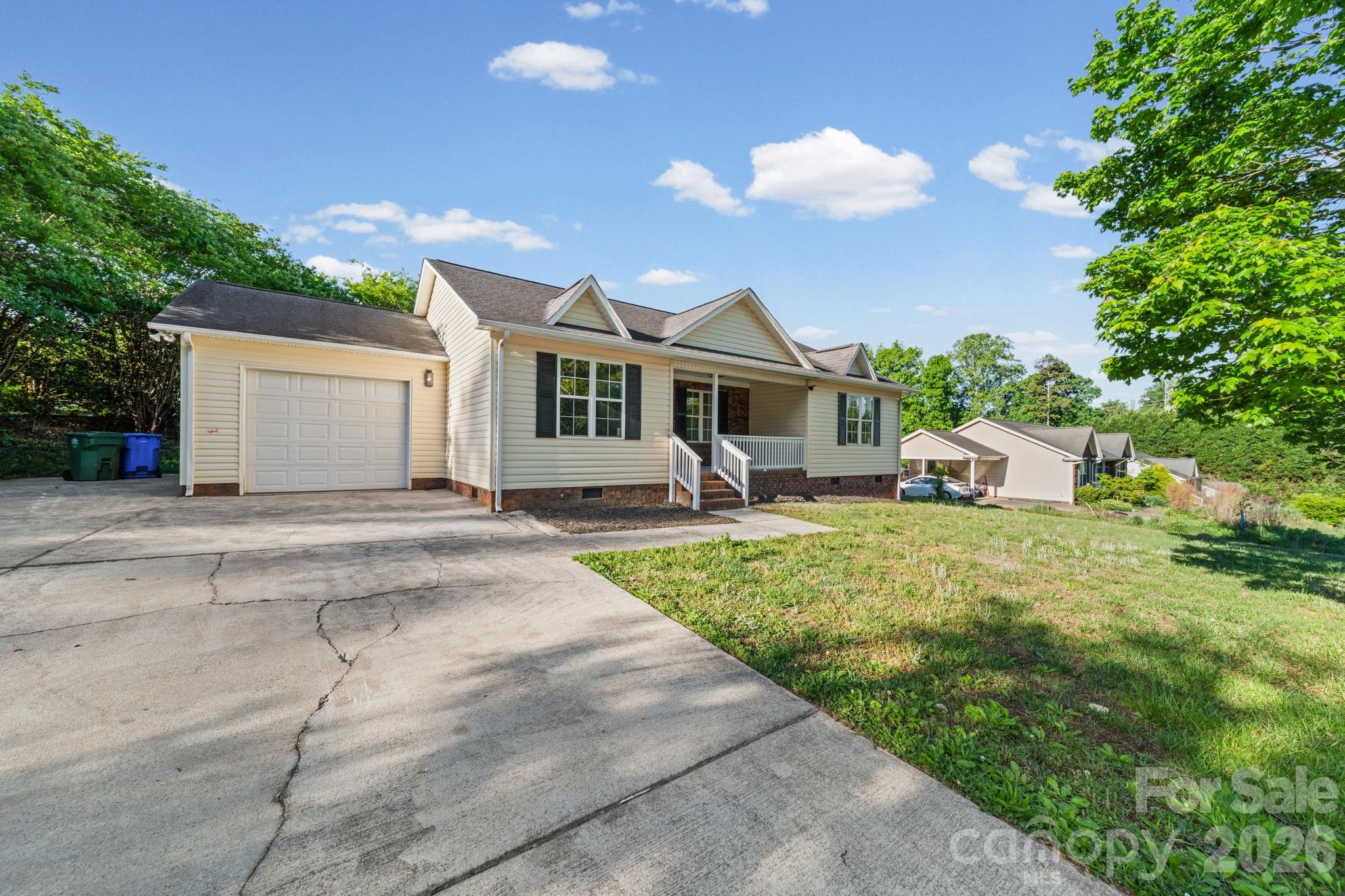 Single Family Residence at 2327 Sunset Drive, Gastonia, photo 26 of 33