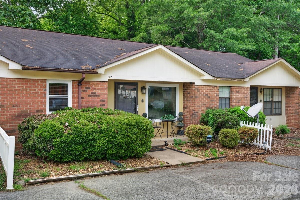 Condominium at 634 Hillcrest Drive, Shelby, photo 2 of 22
