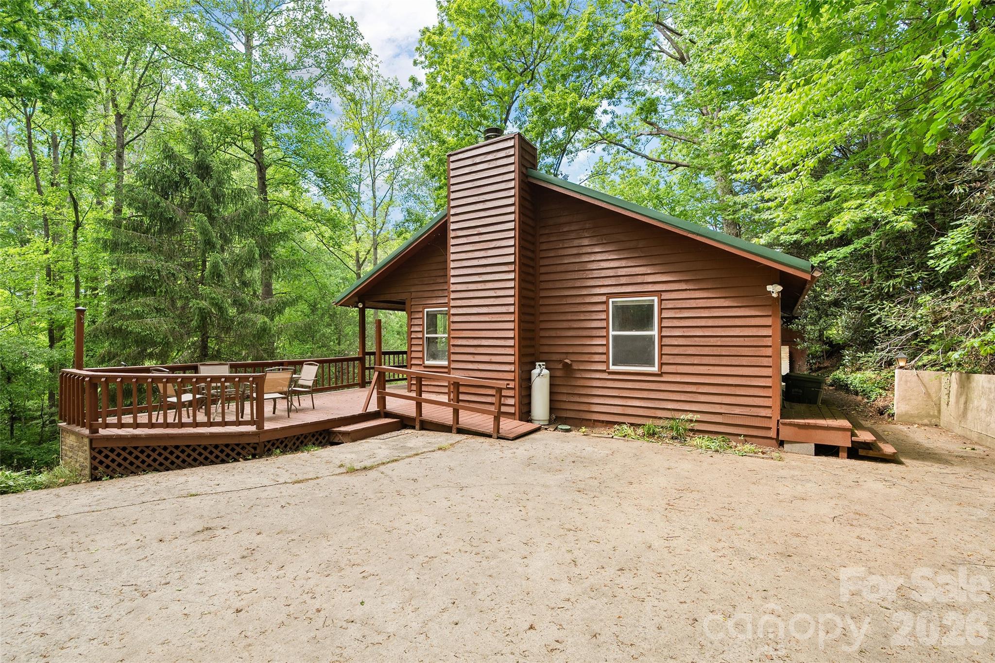 Single Family Residence at 107 Pretty View Lane, Waynesville, photo 2 of 18