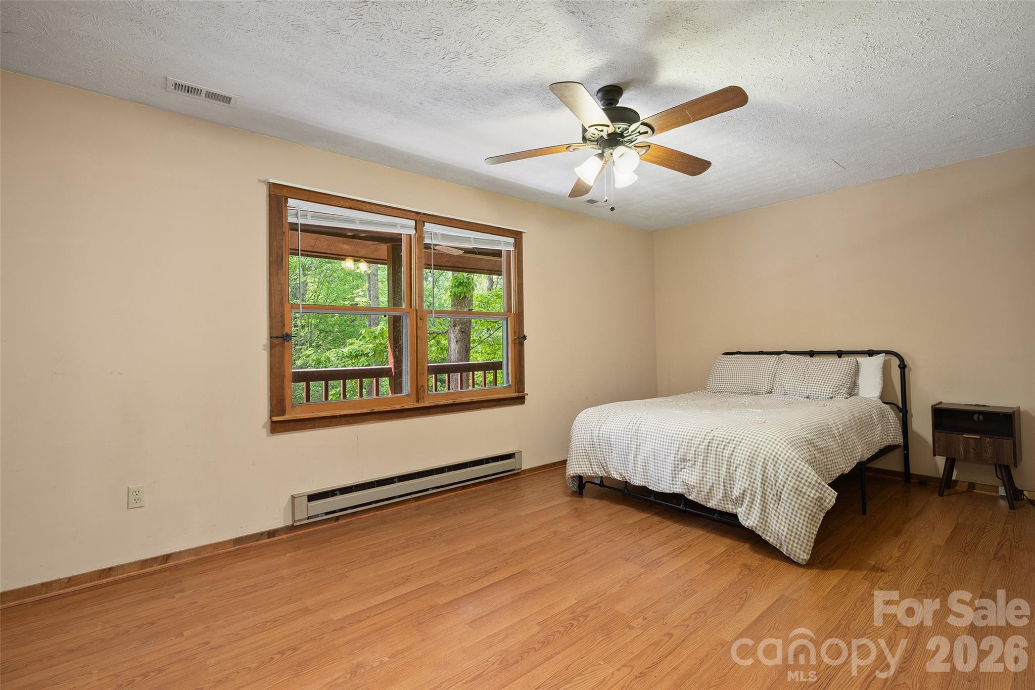 Single Family Residence at 107 Pretty View Lane, Waynesville, photo 10 of 18