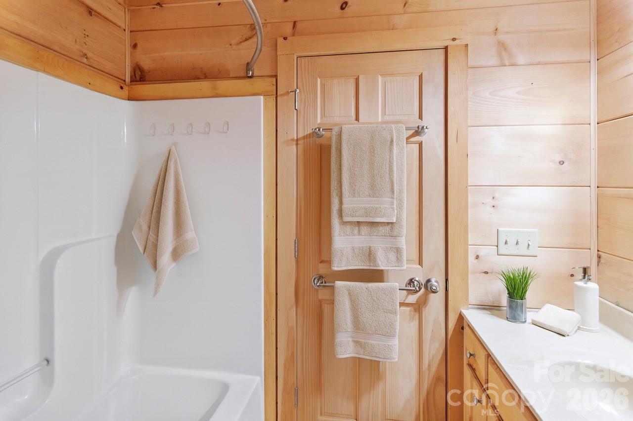 Guest Bathroom - 17 Aaron Way, Waynesville
