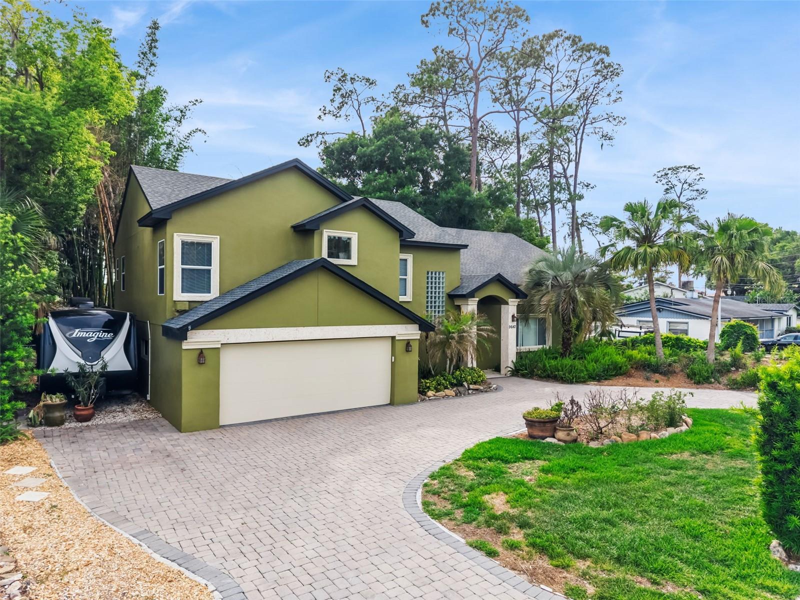 Over-sized circular driveway - 9642 BEAR LAKE RD, APOPKA