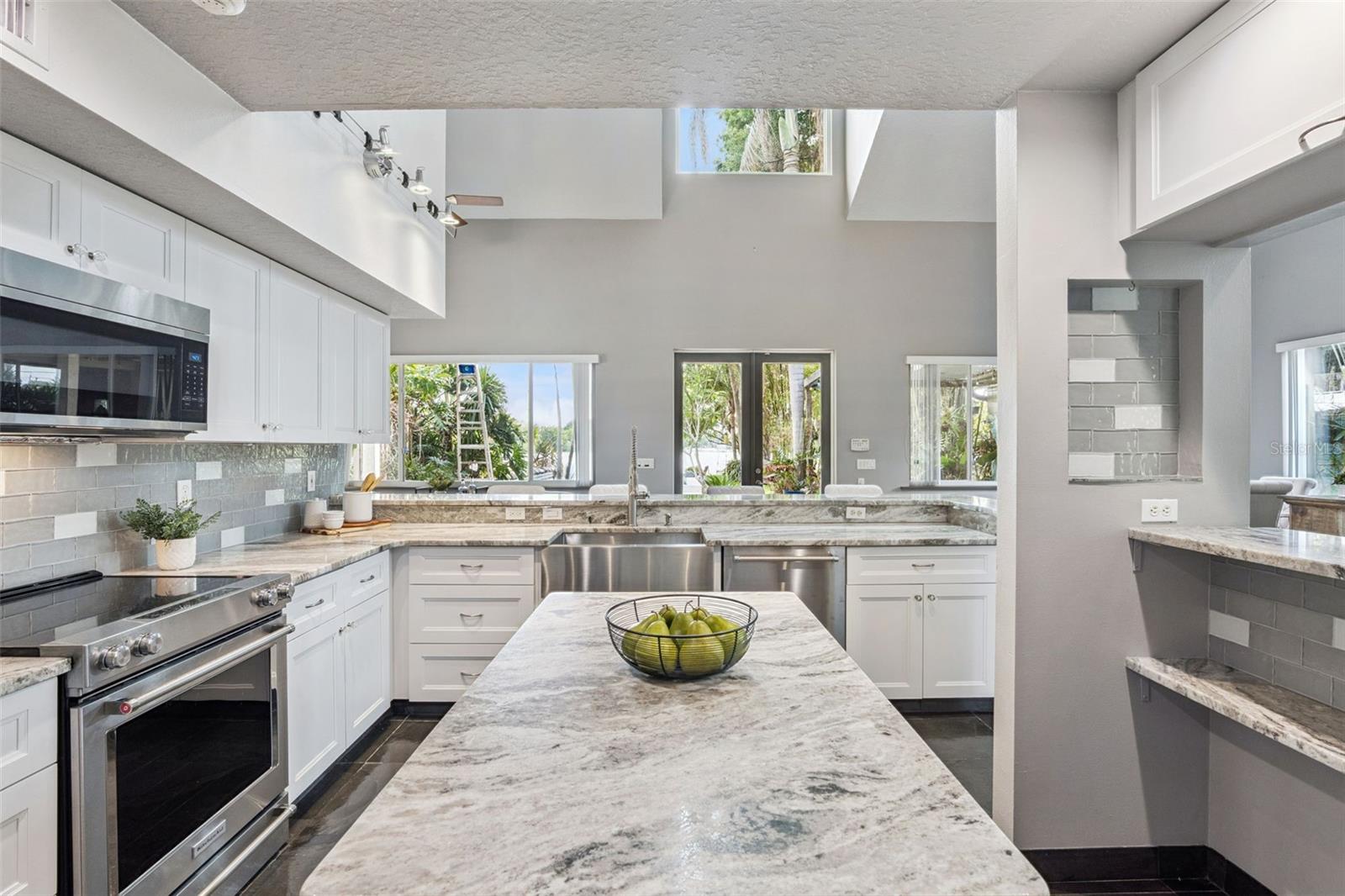 Kitchen Island - 9642 BEAR LAKE RD, APOPKA