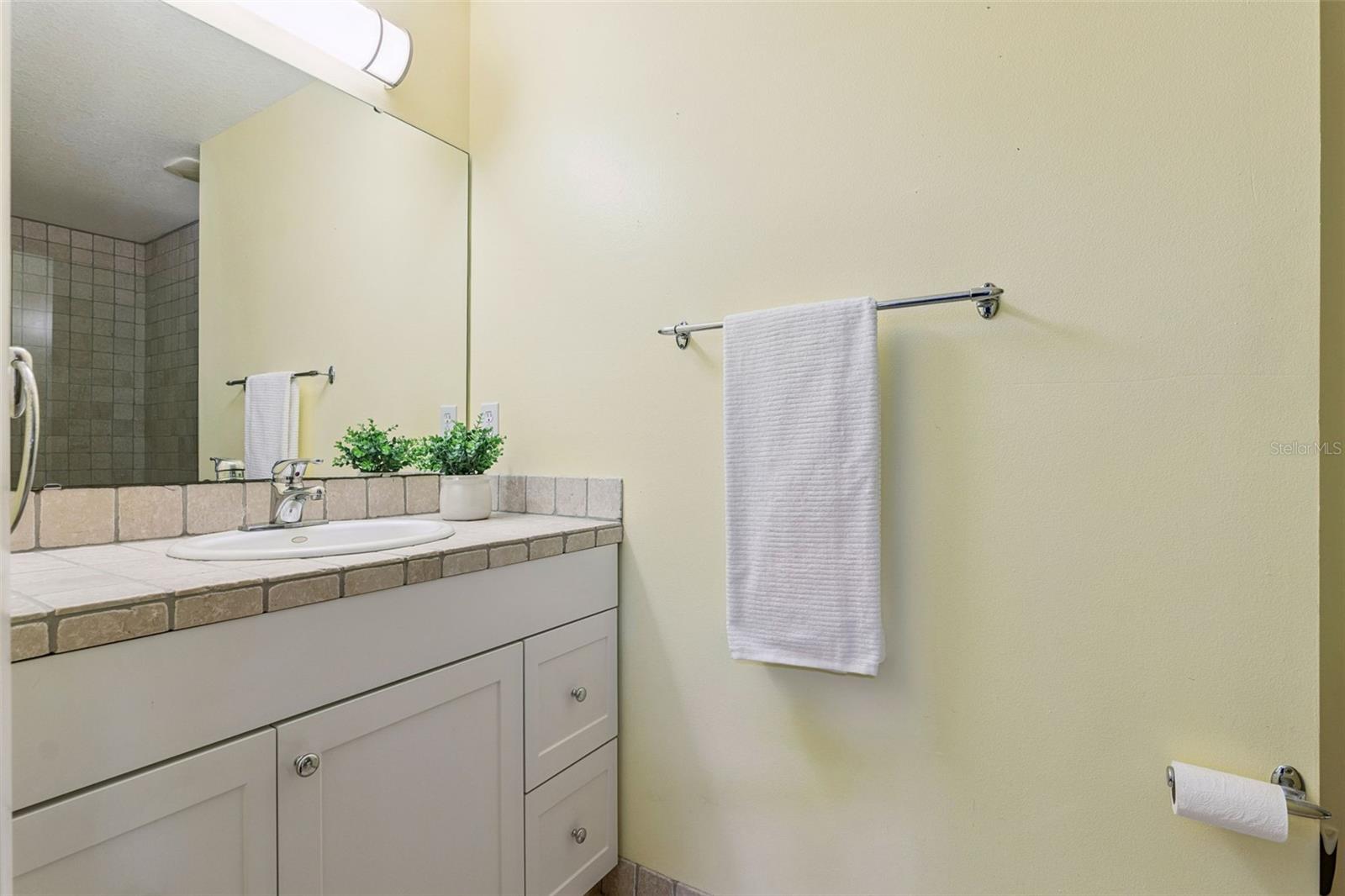 Full bath in Downstairs Suite - 9642 BEAR LAKE RD, APOPKA