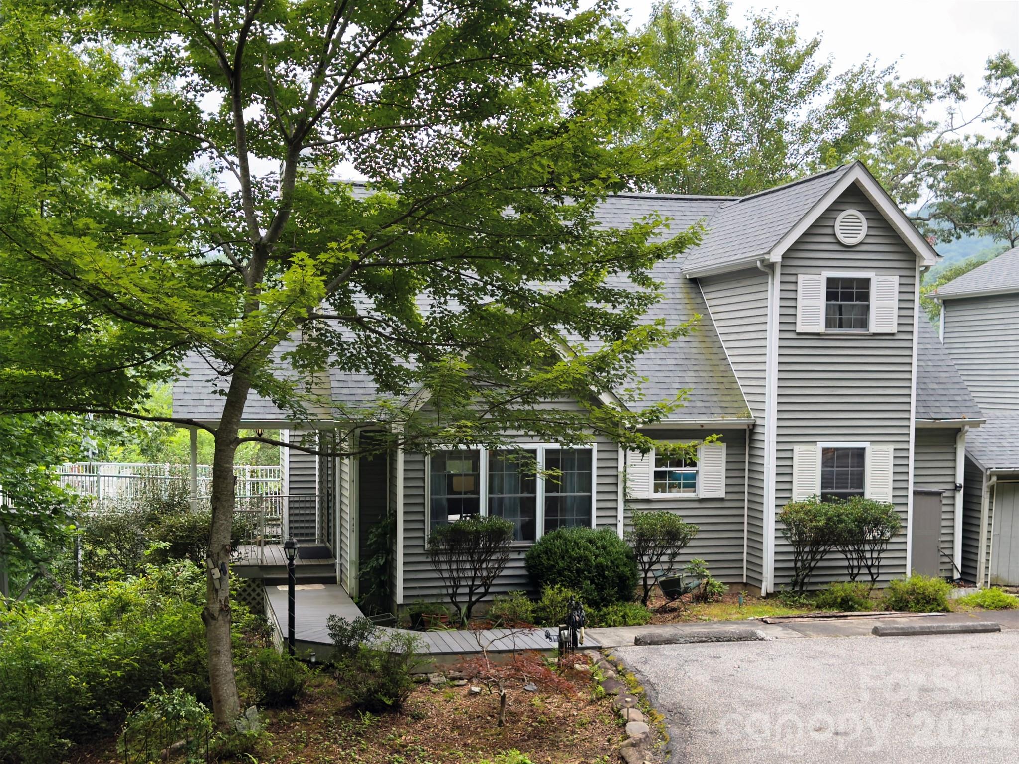 Single Family Residence at 40 Sanctuary Drive, Burnsville, photo 2 of 38