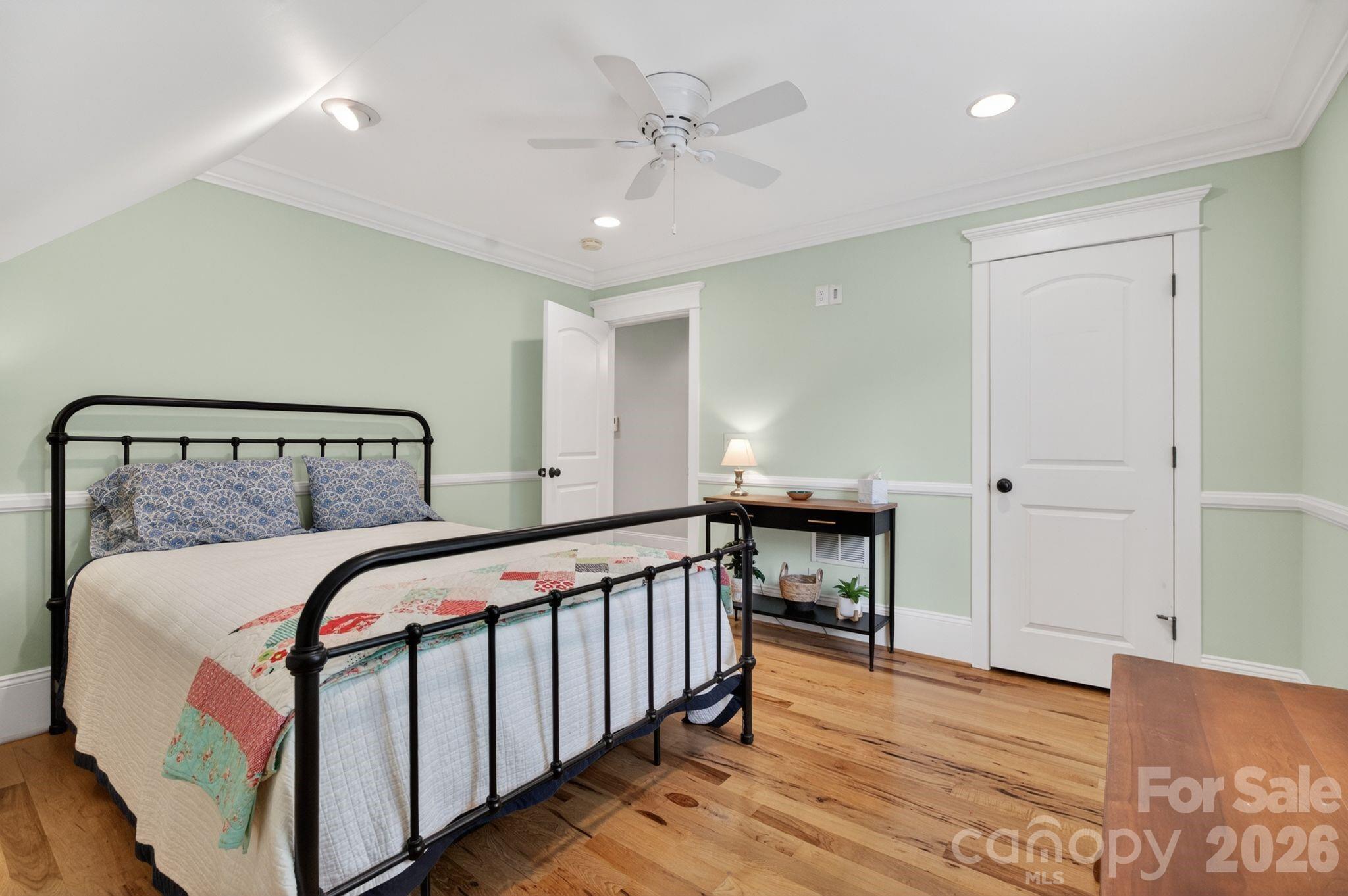 Upper Seconday / King Bed / Bedroom 4 - 2243 Whiterock Court, Sherrills Ford