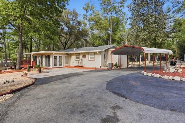 Circular driveway - 3630 NW 136TH ST, GAINESVILLE