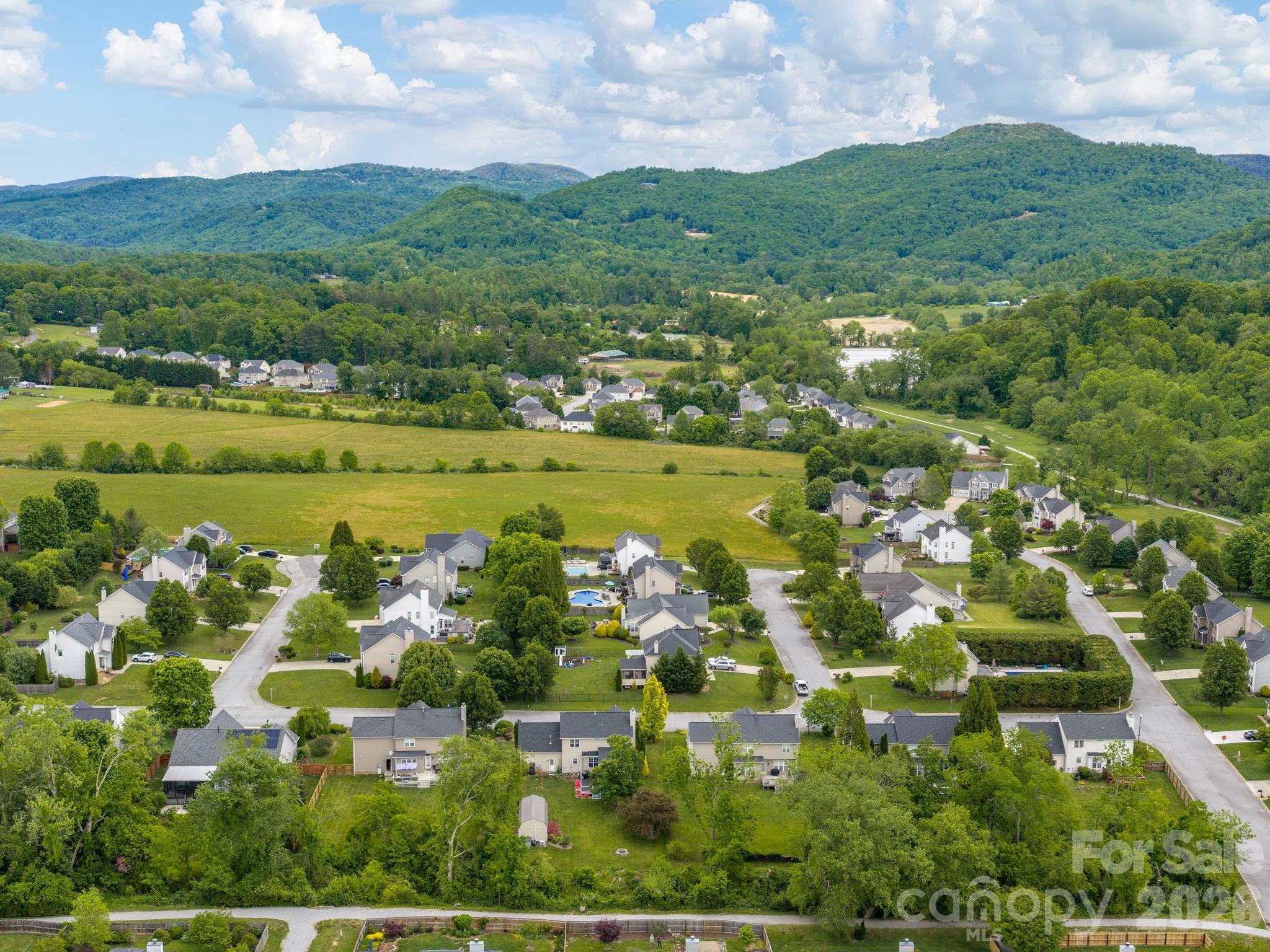 Surrounded by Mountains - 288 Walnut Crest Road, Fletcher
