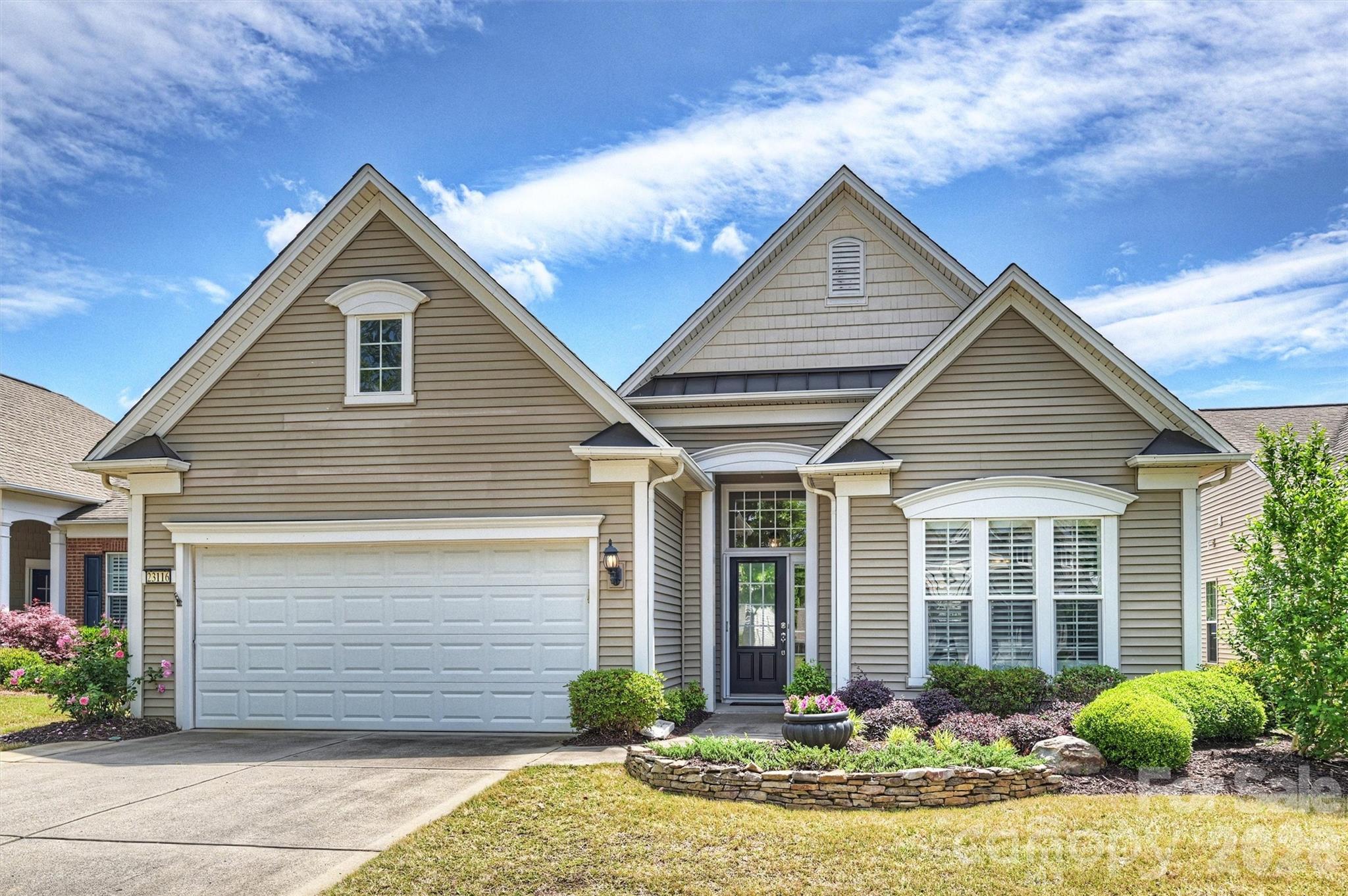 Single Family Residence at 23116 Kingfisher Drive, Fort Mill, photo 2 of 43