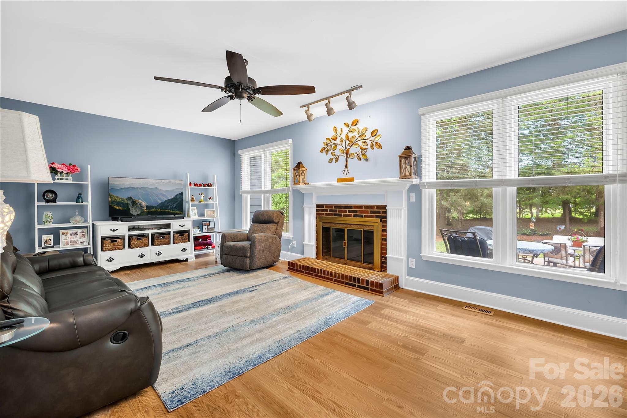 Wood burning fireplace - 1066 Briarcliff Road, Mooresville