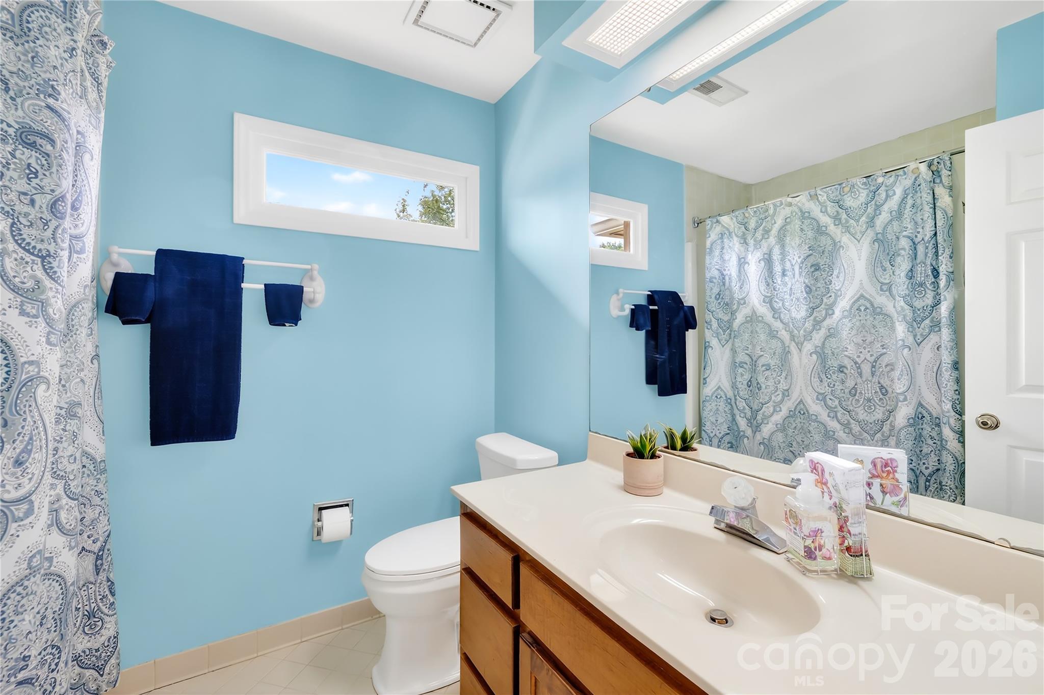 Gust bathroom - 1066 Briarcliff Road, Mooresville