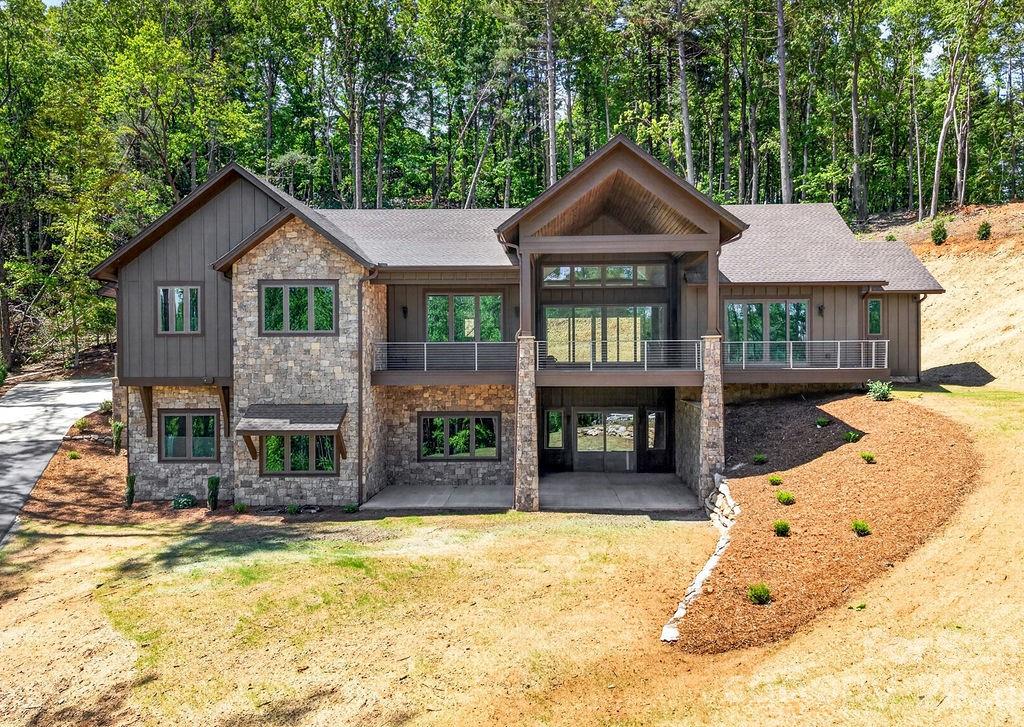 Single Family Residence at 246 Northview Drive, Hendersonville, photo 2 of 47