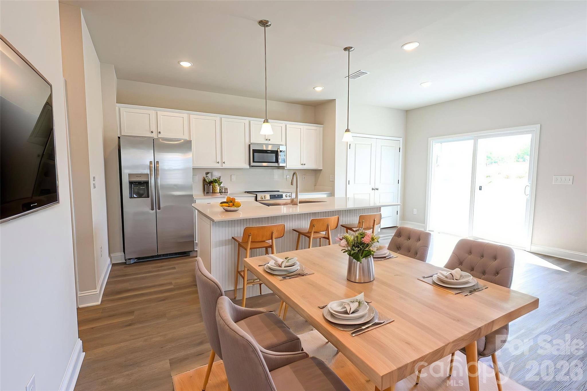 Single Family Residence at 4999 Twin River Drive, Denver, photo 6 of 44