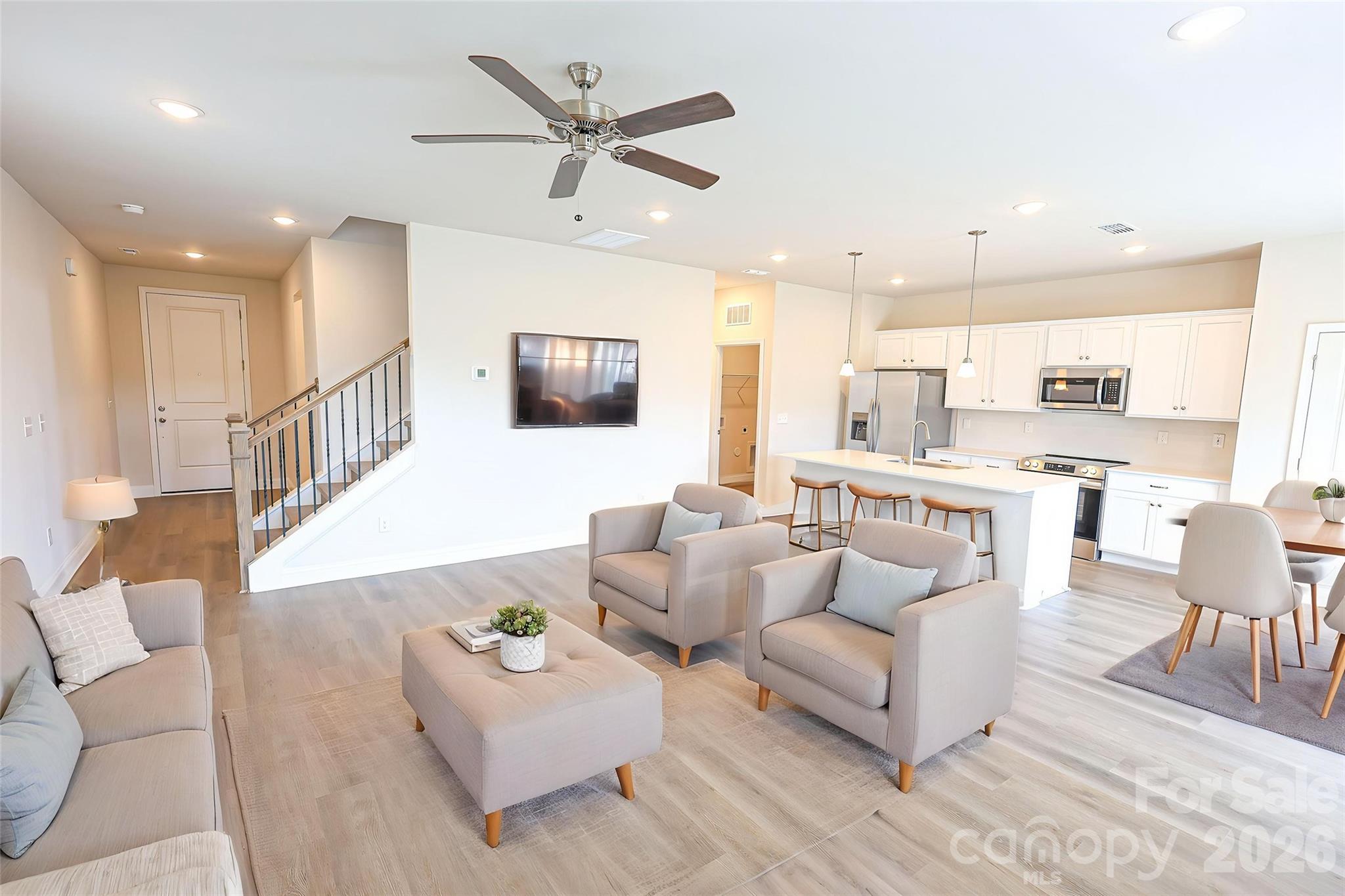 Single Family Residence at 4999 Twin River Drive, Denver, photo 8 of 44