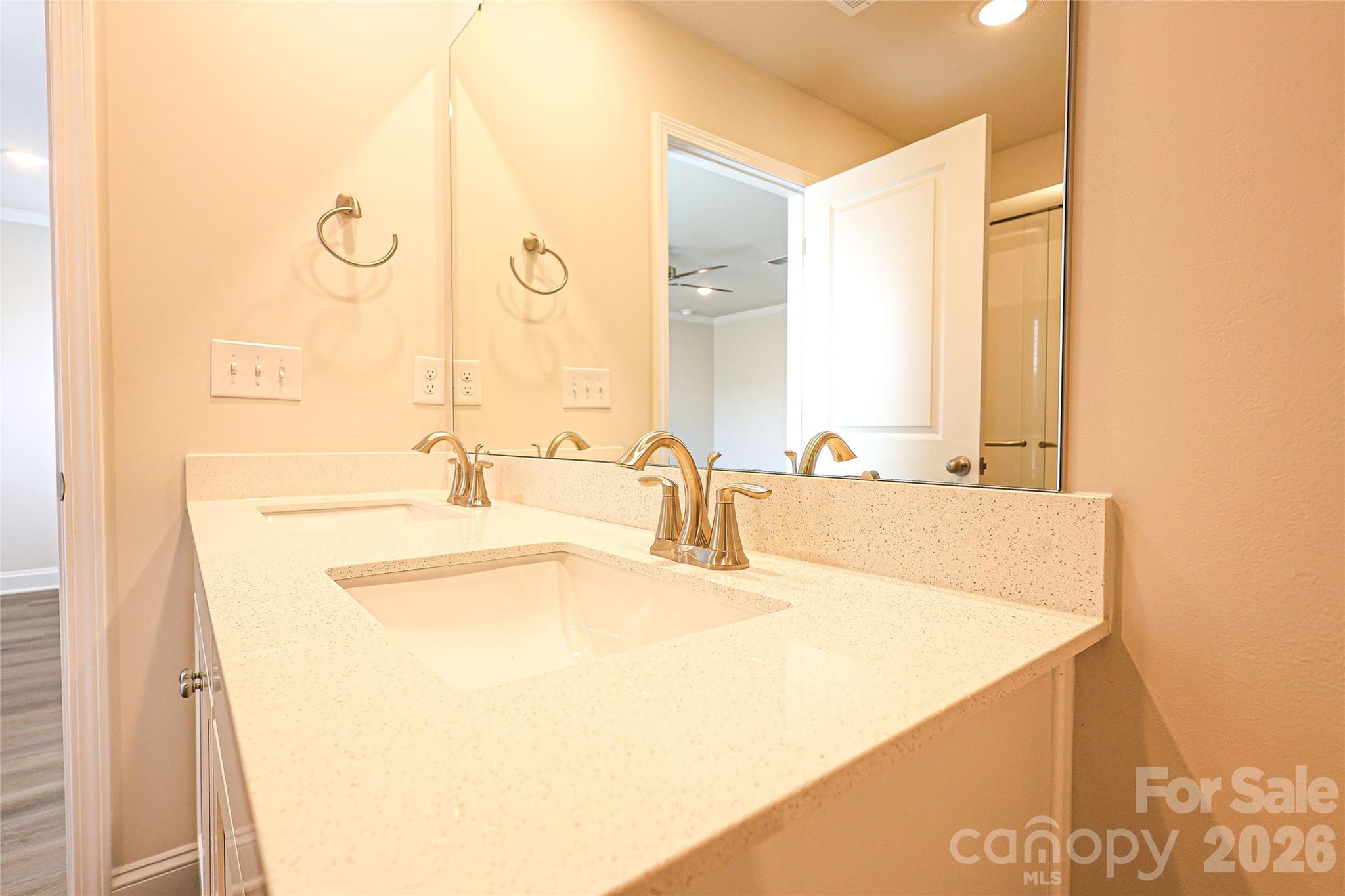 Single Family Residence at 4999 Twin River Drive, Denver, photo 12 of 44