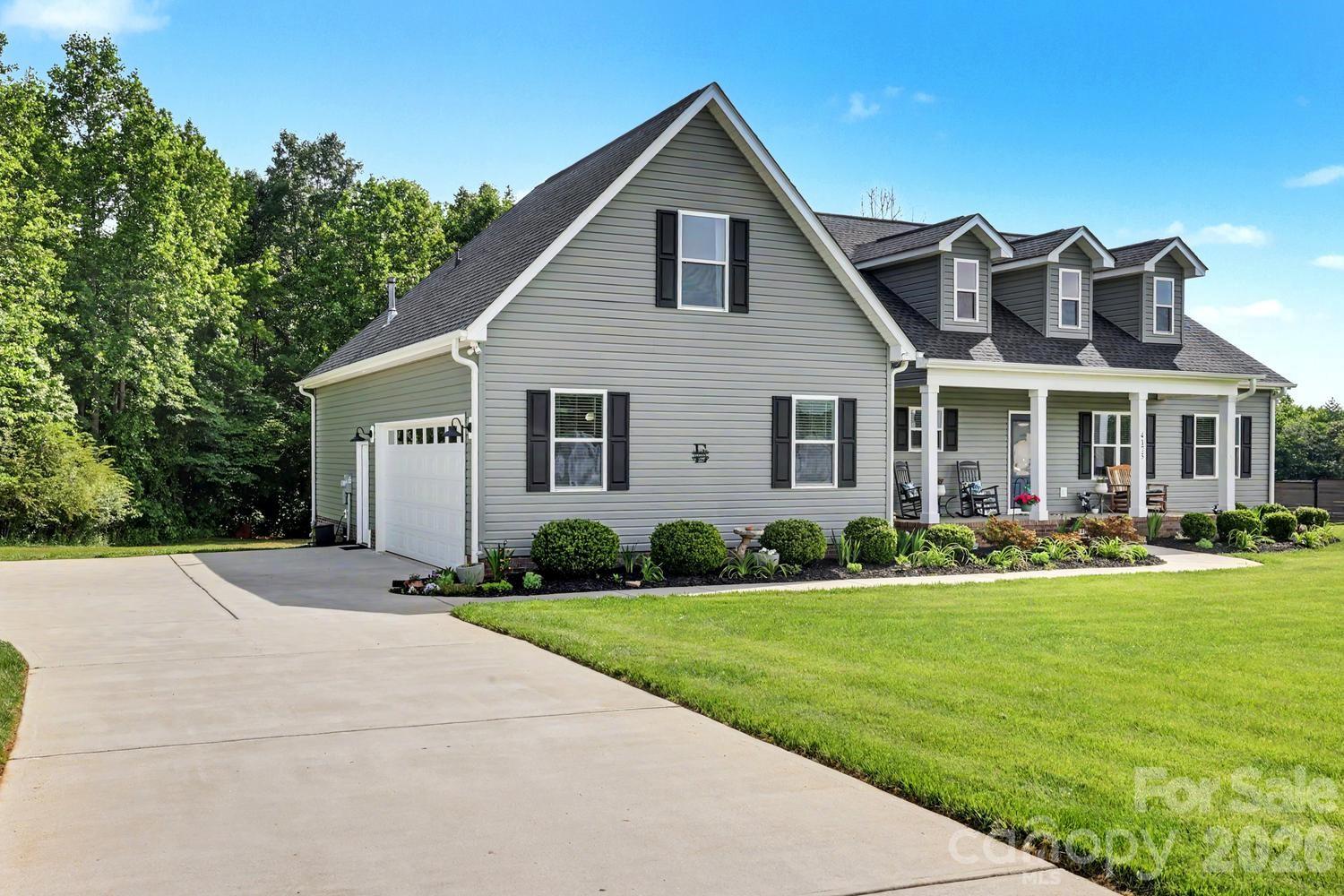 Single Family Residence at 4175 Brandy Creek Court, Clover, photo 2 of 36