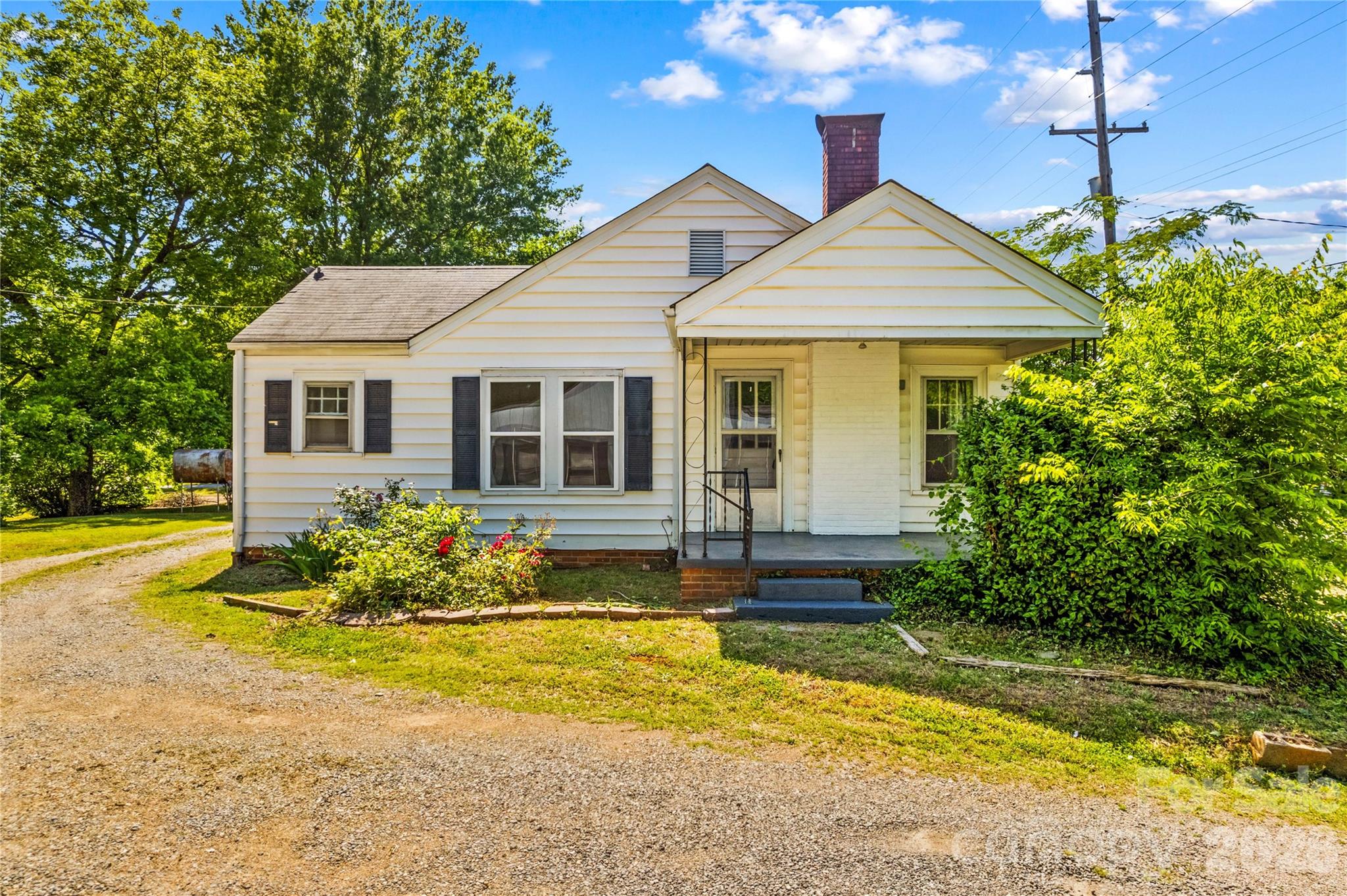 Single Family Residence at 3161 Poplar Tent Road, Concord, photo 2 of 39