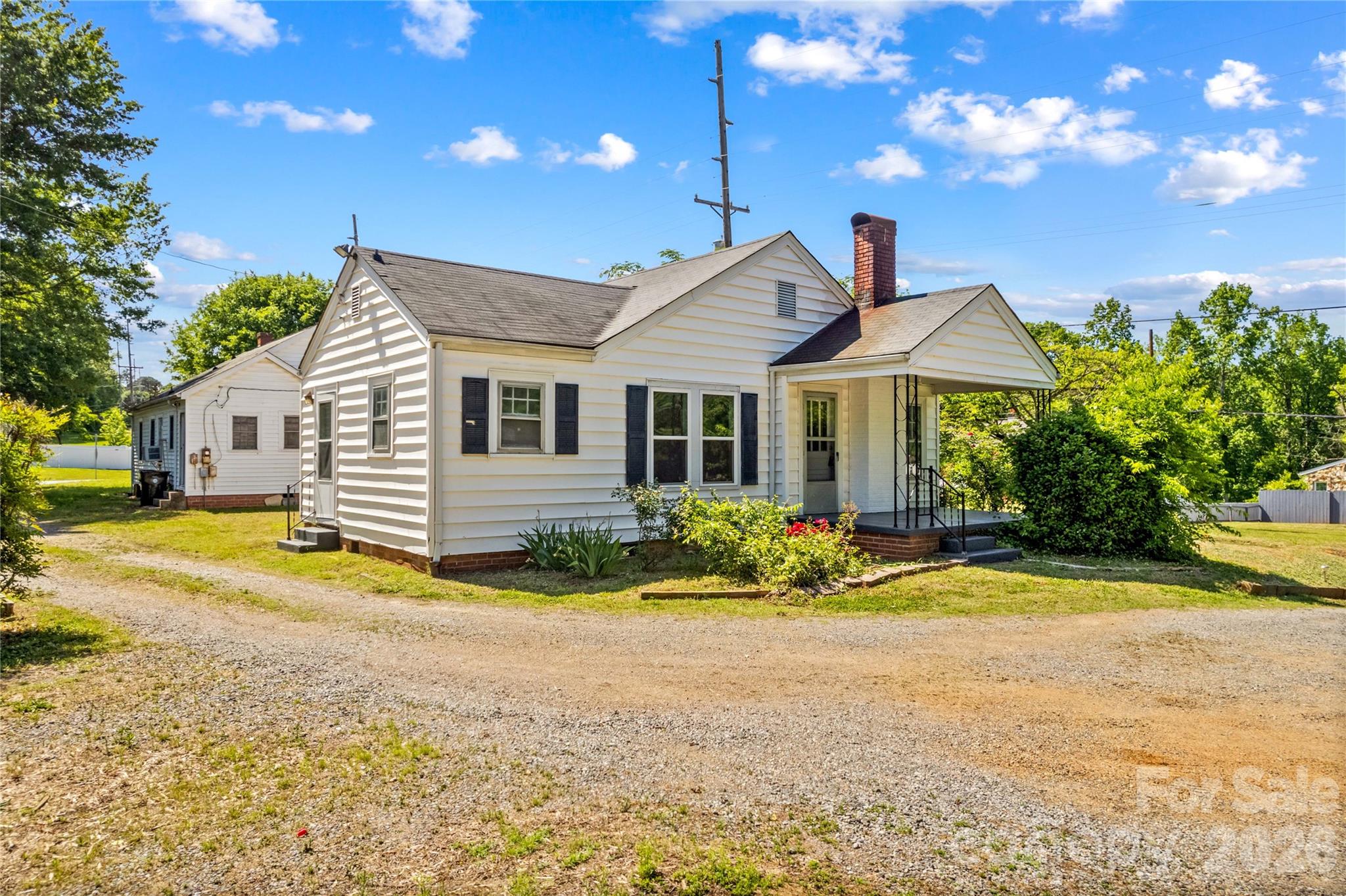 Single Family Residence at 3161 Poplar Tent Road, Concord, photo 3 of 39