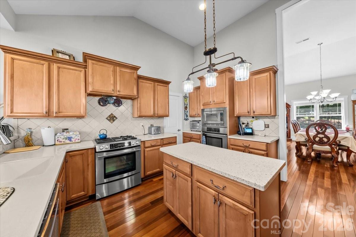 Single Family Residence at 2207 Sierra Trace Road, Denton, photo 11 of 48