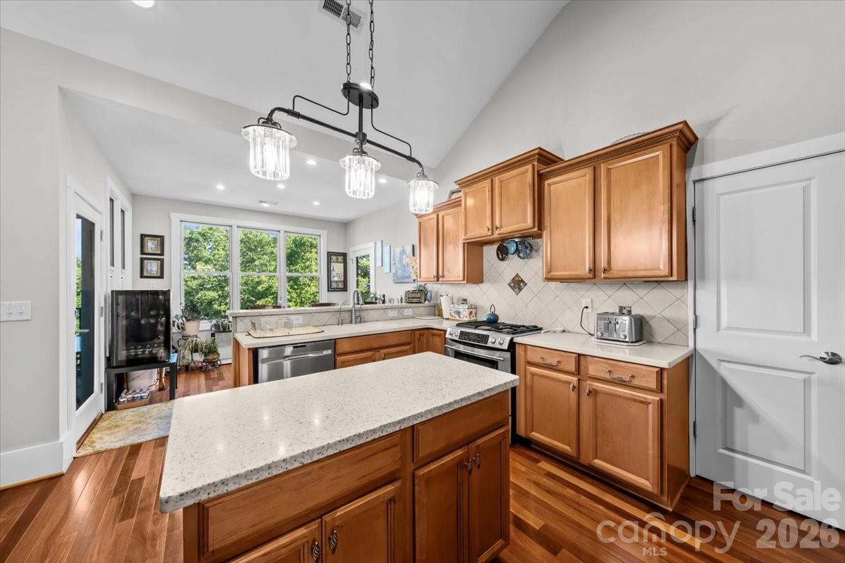 Single Family Residence at 2207 Sierra Trace Road, Denton, photo 13 of 48