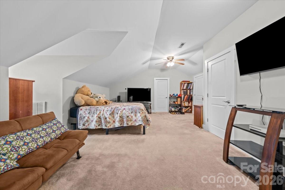 Upstairs bonus room with bathroom - 2207 Sierra Trace Road, Denton