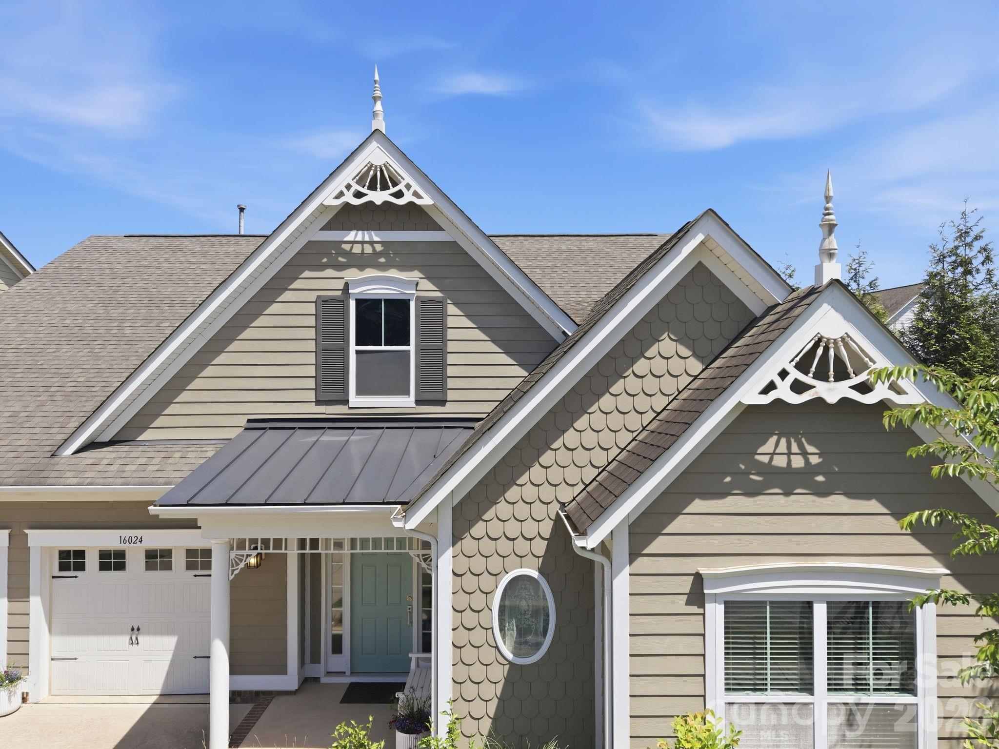 Single Family Residence at 16024 Oxford Glenn Drive, Huntersville, photo 4 of 43