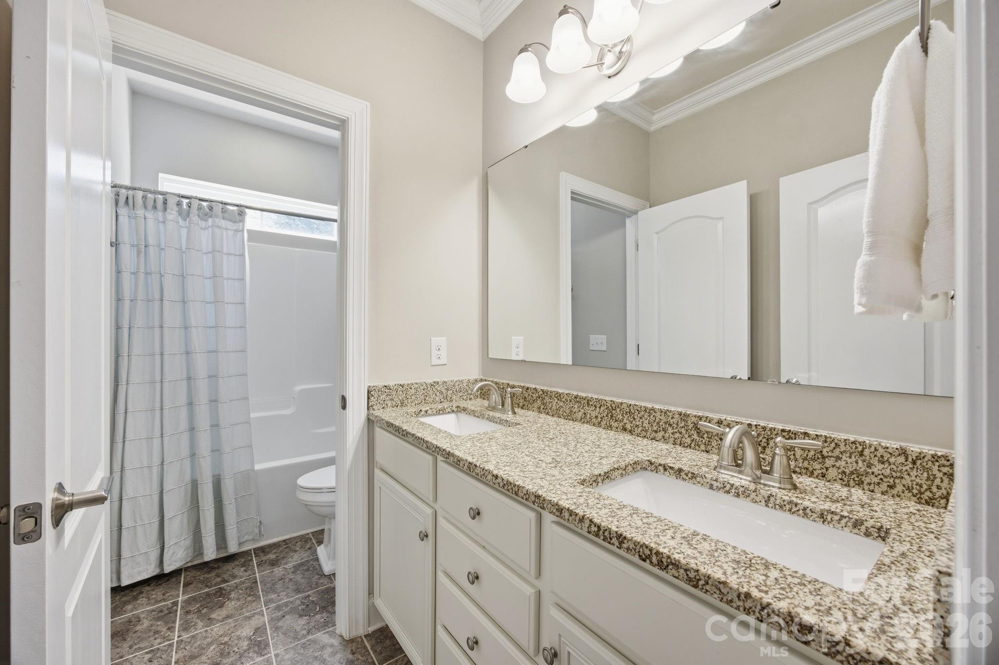 Single Family Residence at 16024 Oxford Glenn Drive, Huntersville, photo 12 of 43