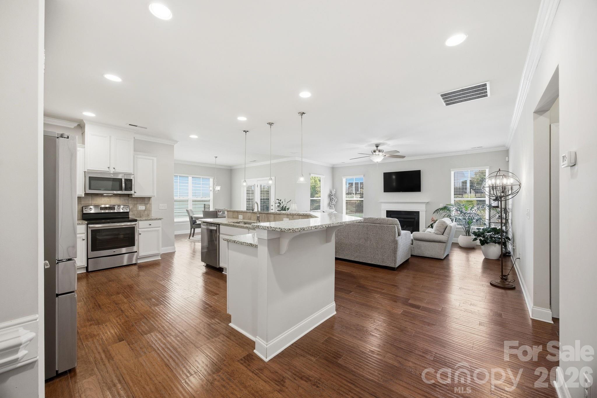 Single Family Residence at 16024 Oxford Glenn Drive, Huntersville, photo 14 of 43