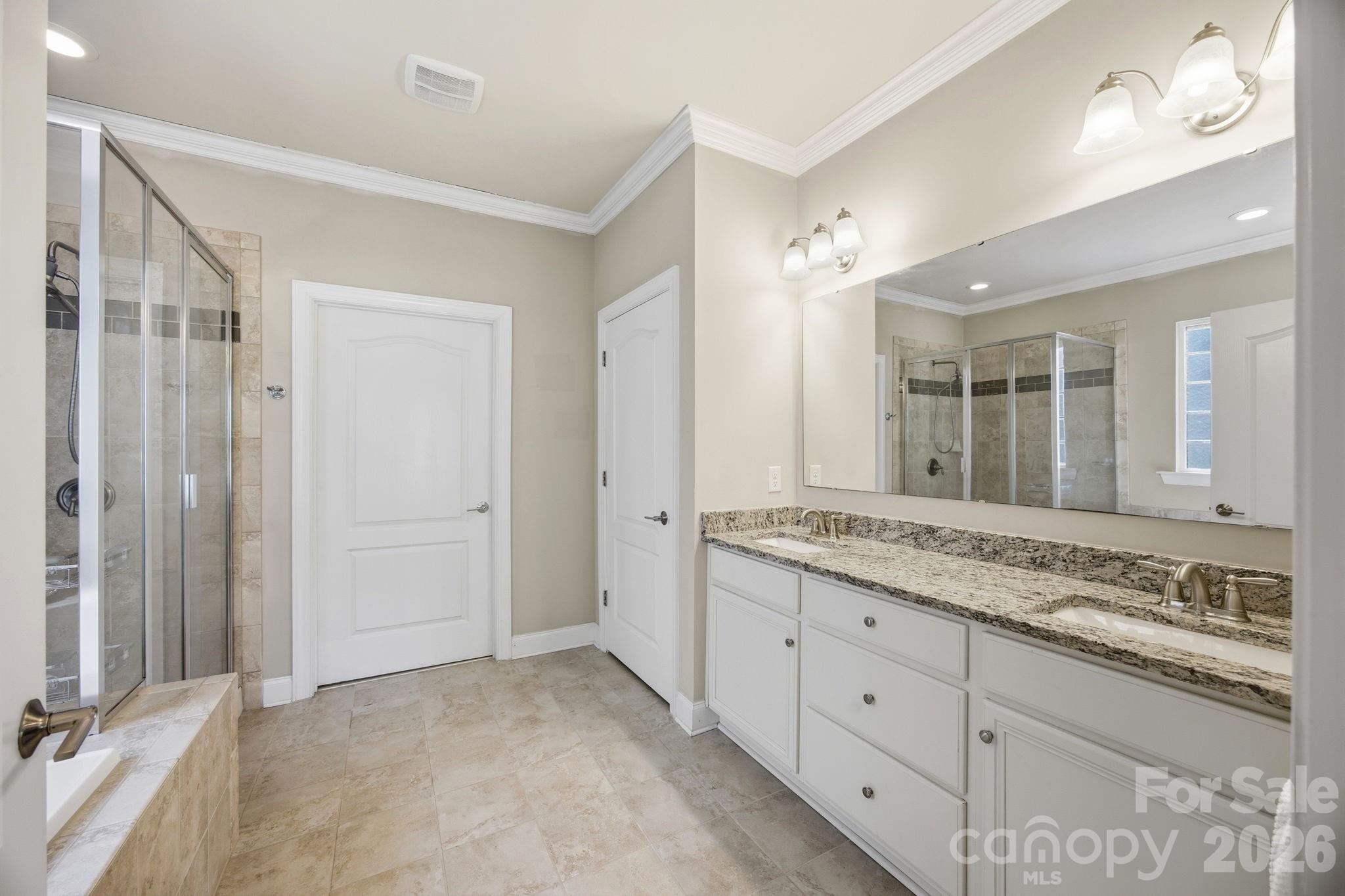 Single Family Residence at 16024 Oxford Glenn Drive, Huntersville, photo 18 of 43