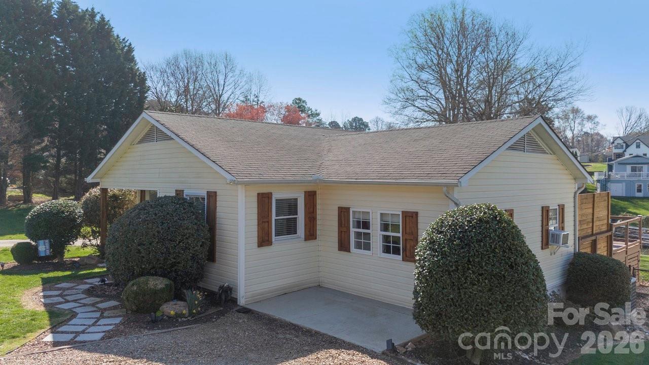 Single Family Residence at 141 Bluewing Lane, Mooresville, photo 18 of 27