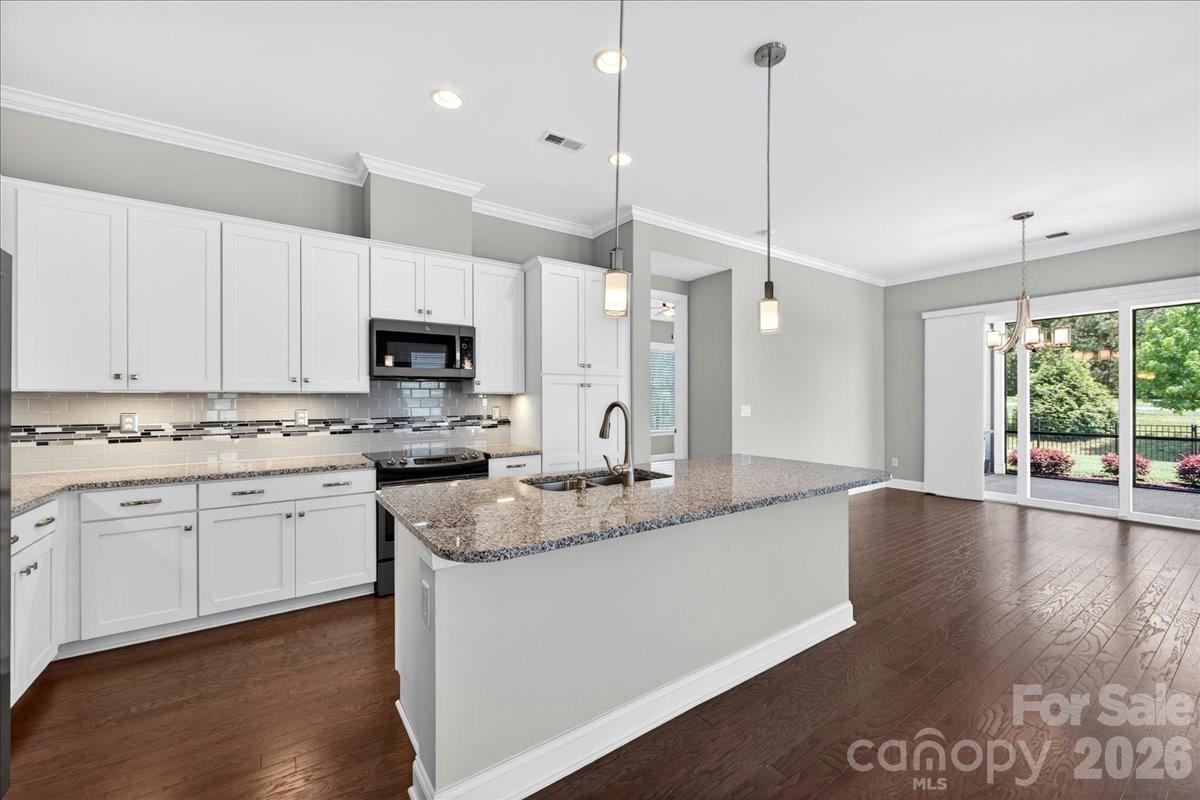 8Ft Island for Gatherings - 249 Stone Mountain Way, Denver