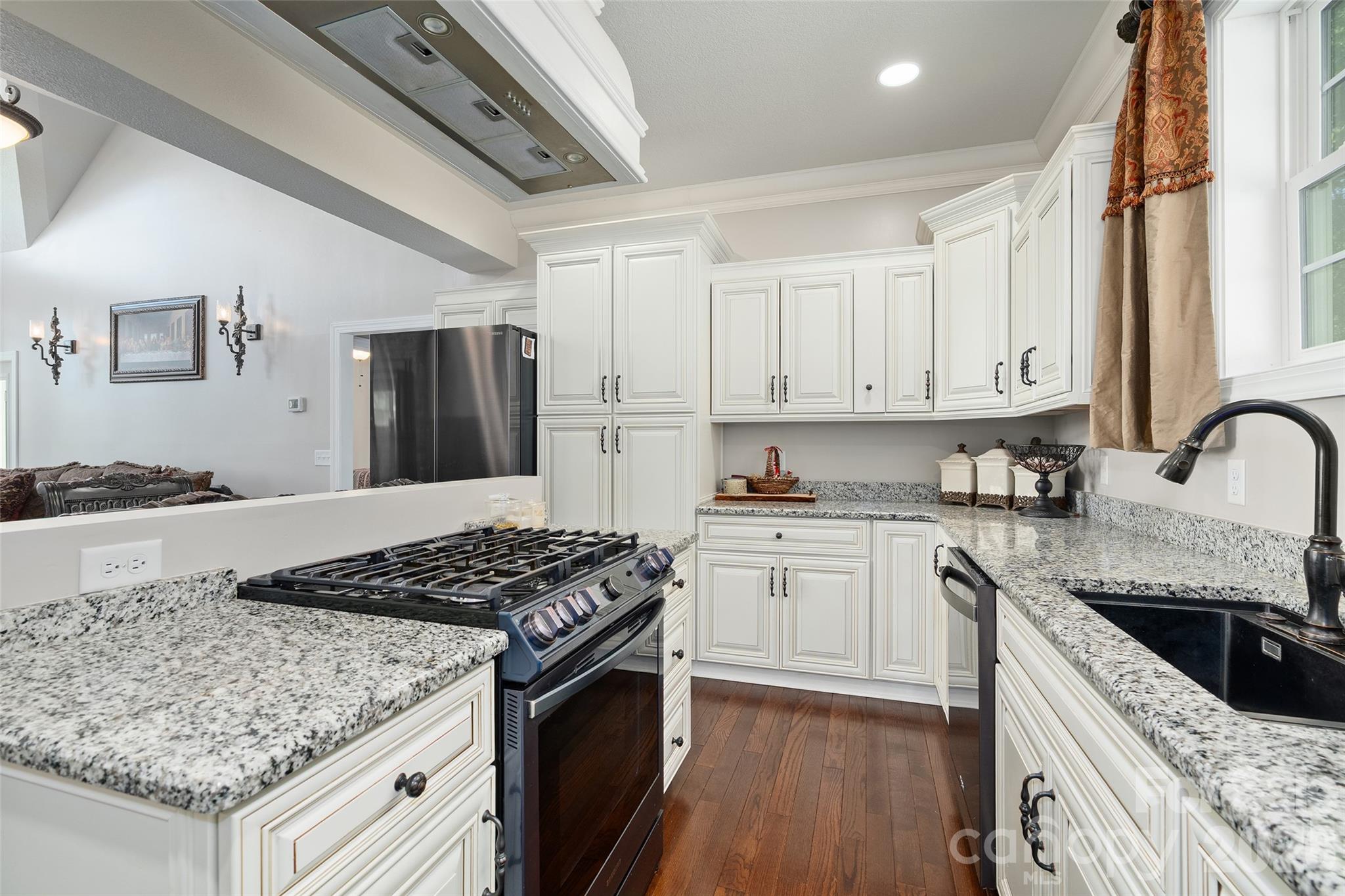Well appointed kitchen - 114 Nesting Ridge, Waynesville