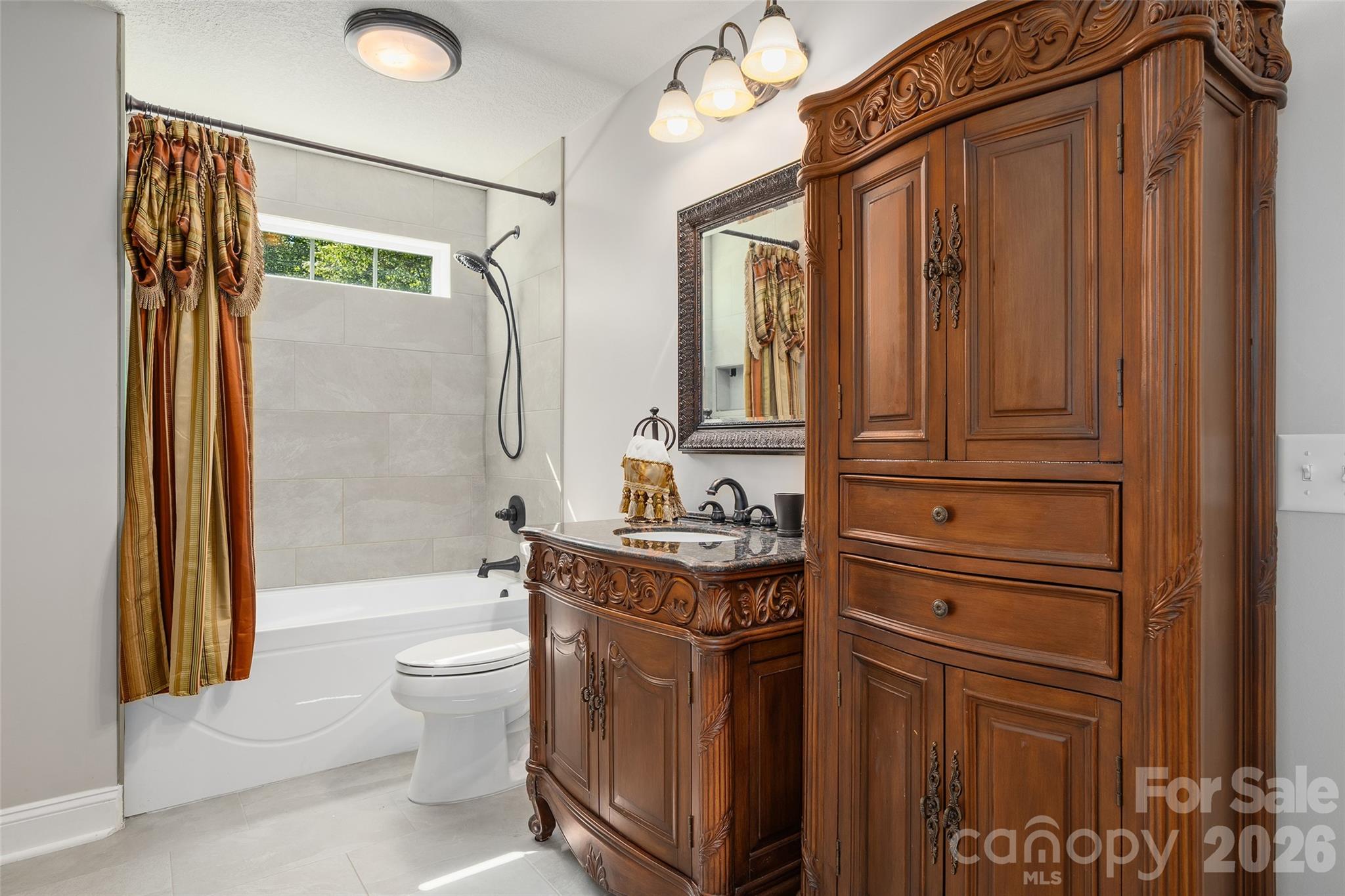 Upstairs Full Bath - 114 Nesting Ridge, Waynesville