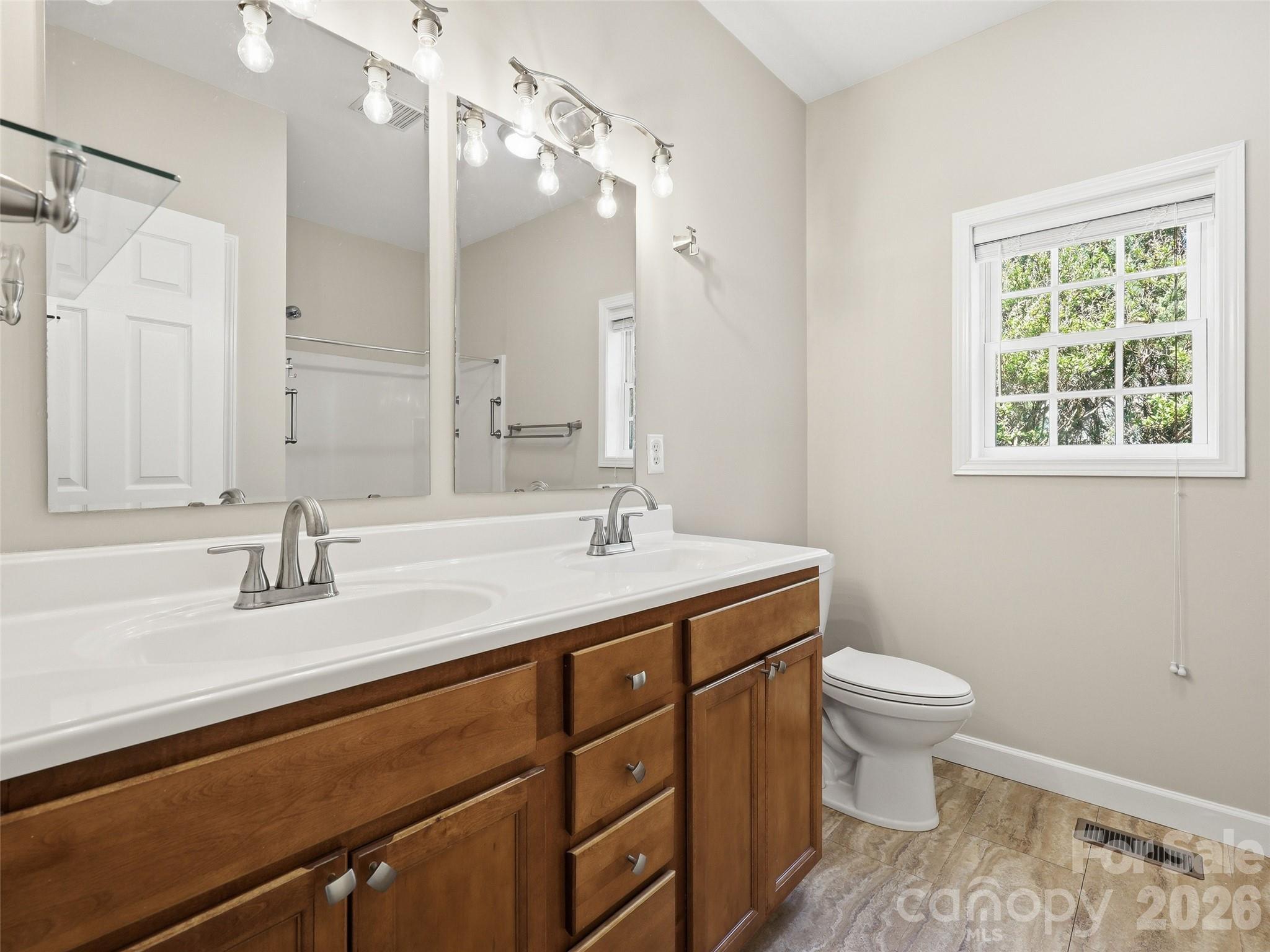 Single Family Residence at 209 Beechnut Drive, Hendersonville, photo 31 of 48