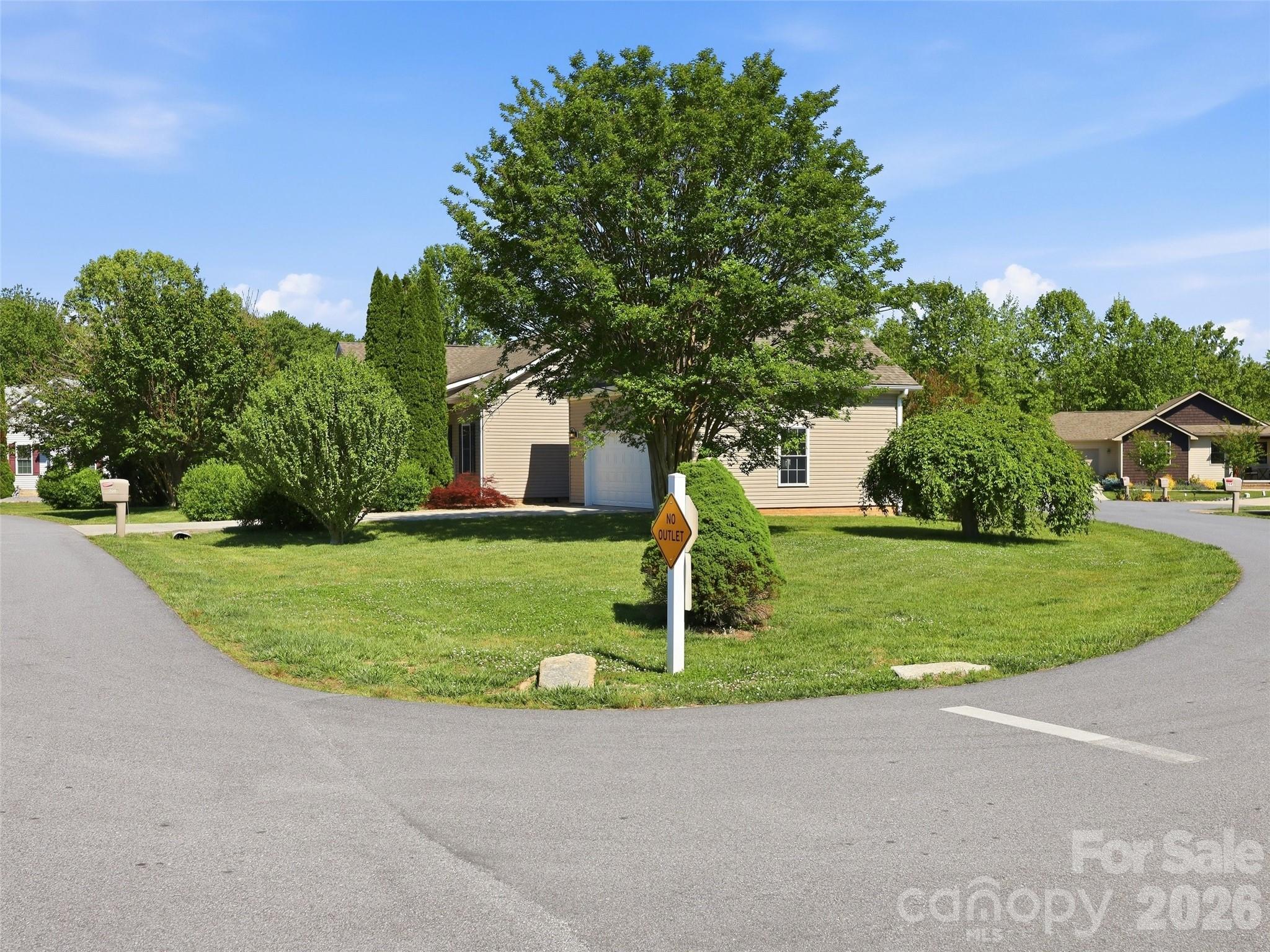Single Family Residence at 209 Beechnut Drive, Hendersonville, photo 37 of 48