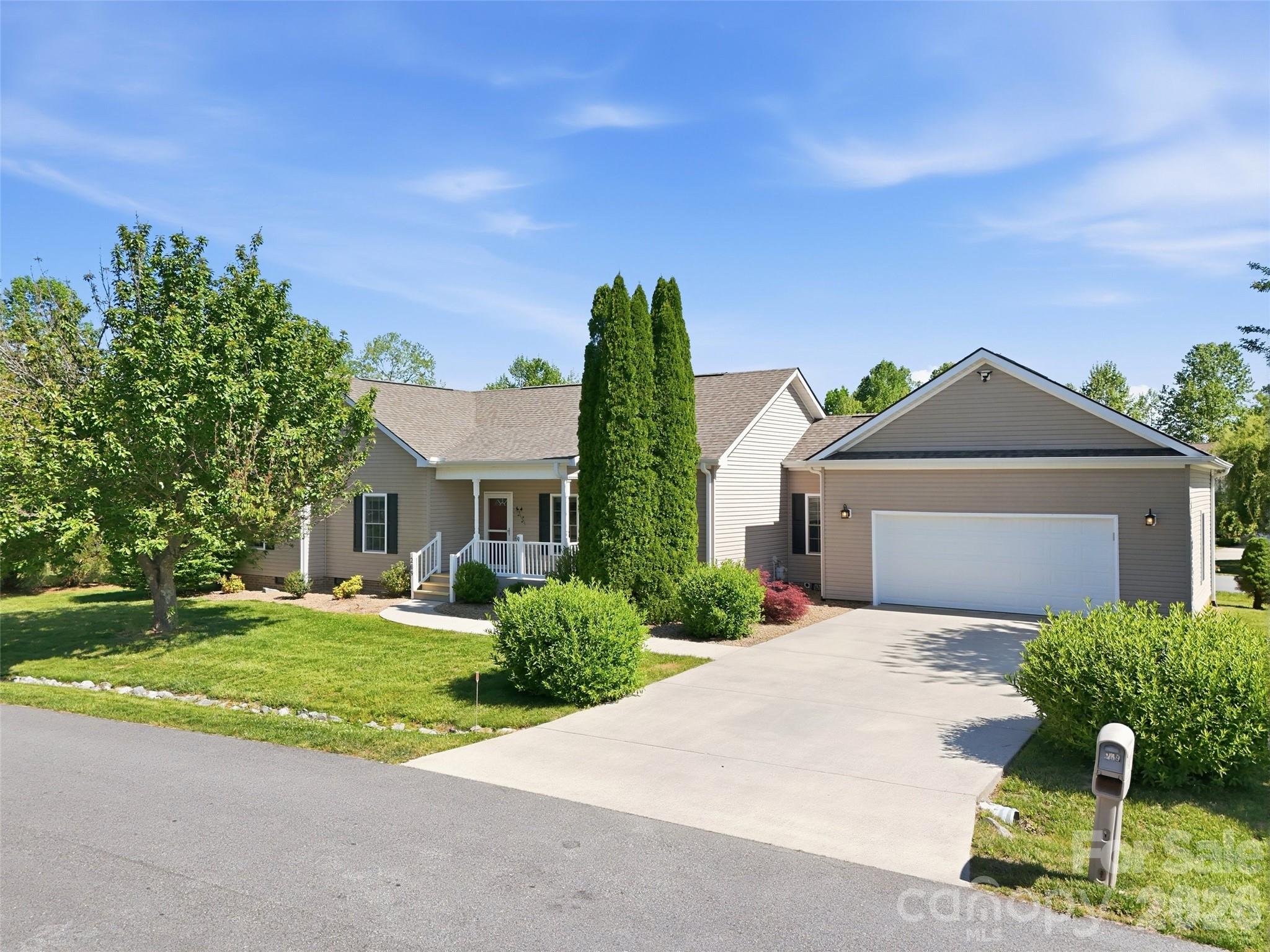 Single Family Residence at 209 Beechnut Drive, Hendersonville, photo 44 of 48