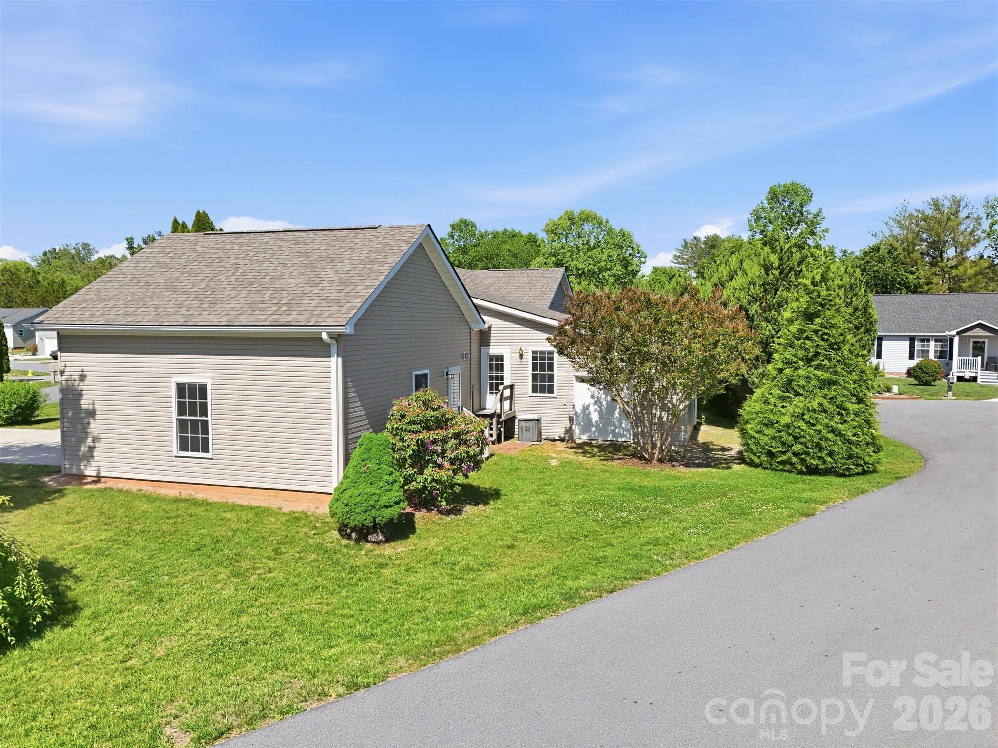 Single Family Residence at 209 Beechnut Drive, Hendersonville, photo 48 of 48