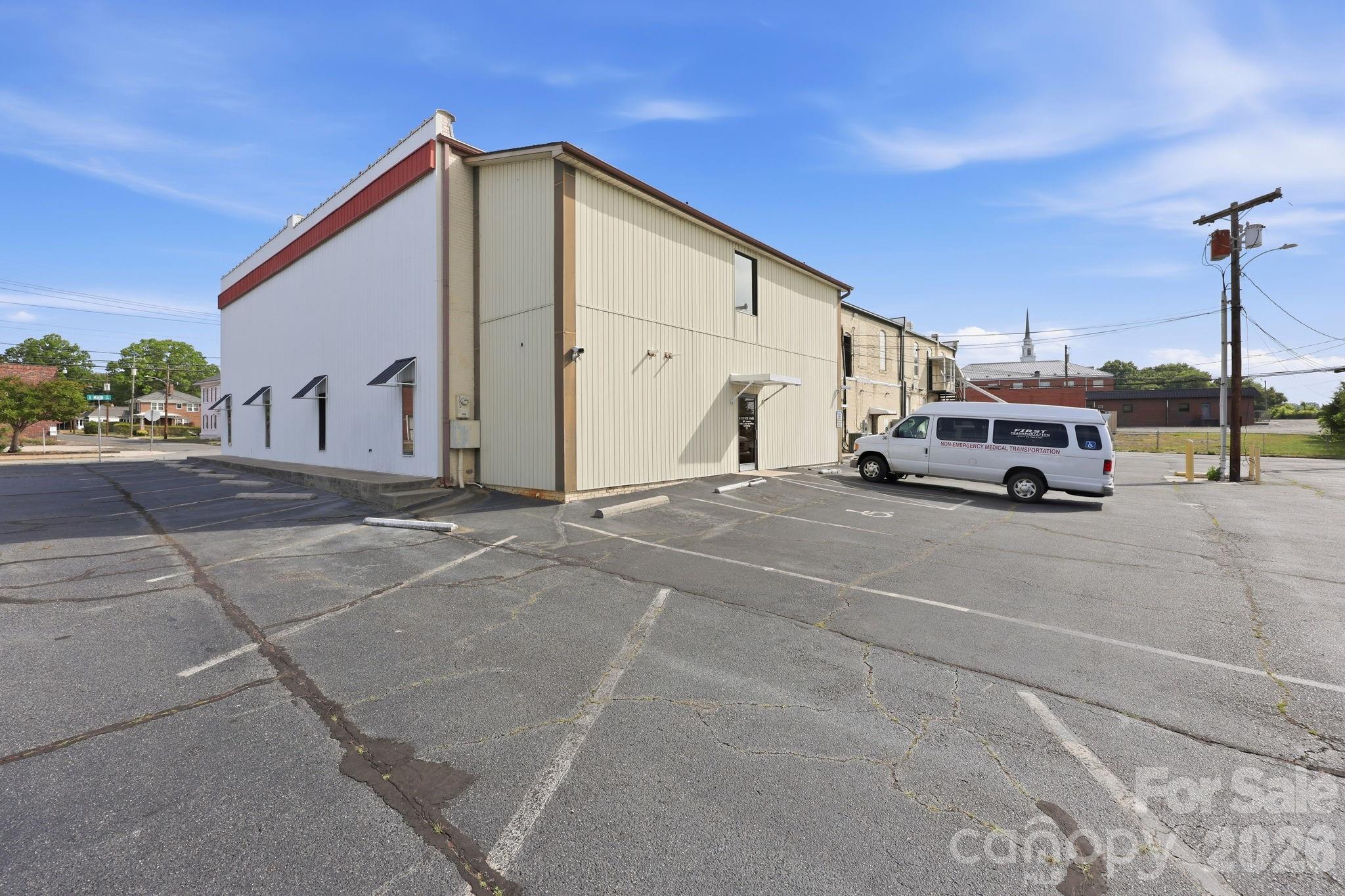 Back of 909 S. Main St and parking. - 909 S Main Street, Salisbury