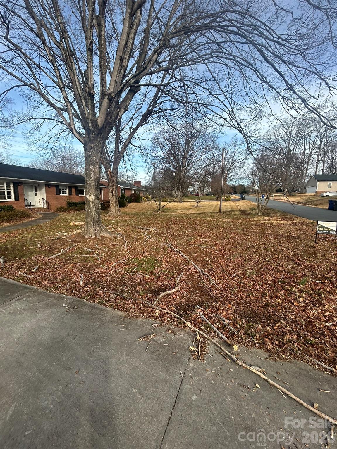 Single Family Residence at 626 Willowbrook Lane, Winston Salem, photo 2 of 48
