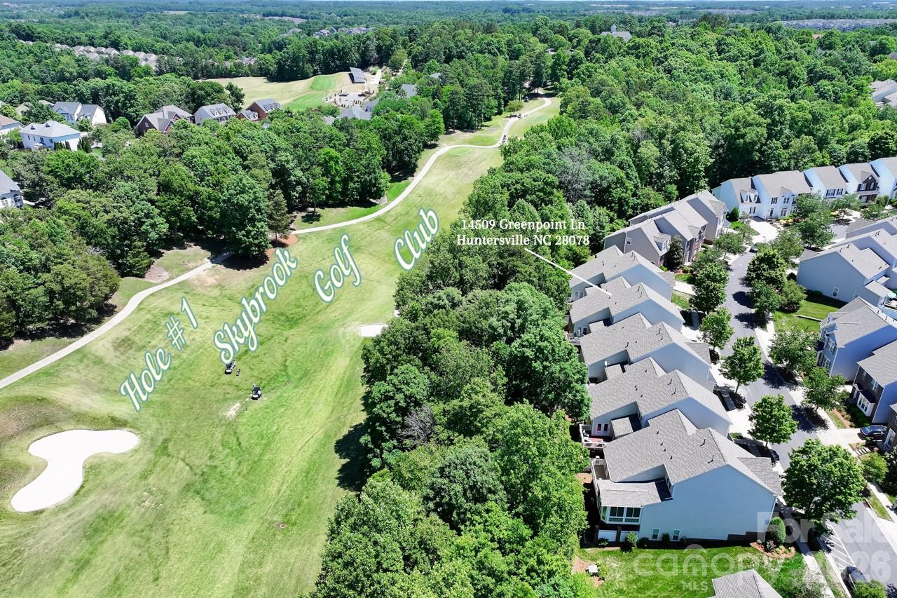 Backs up to 1st hole - 14509 Greenpoint Lane, Huntersville