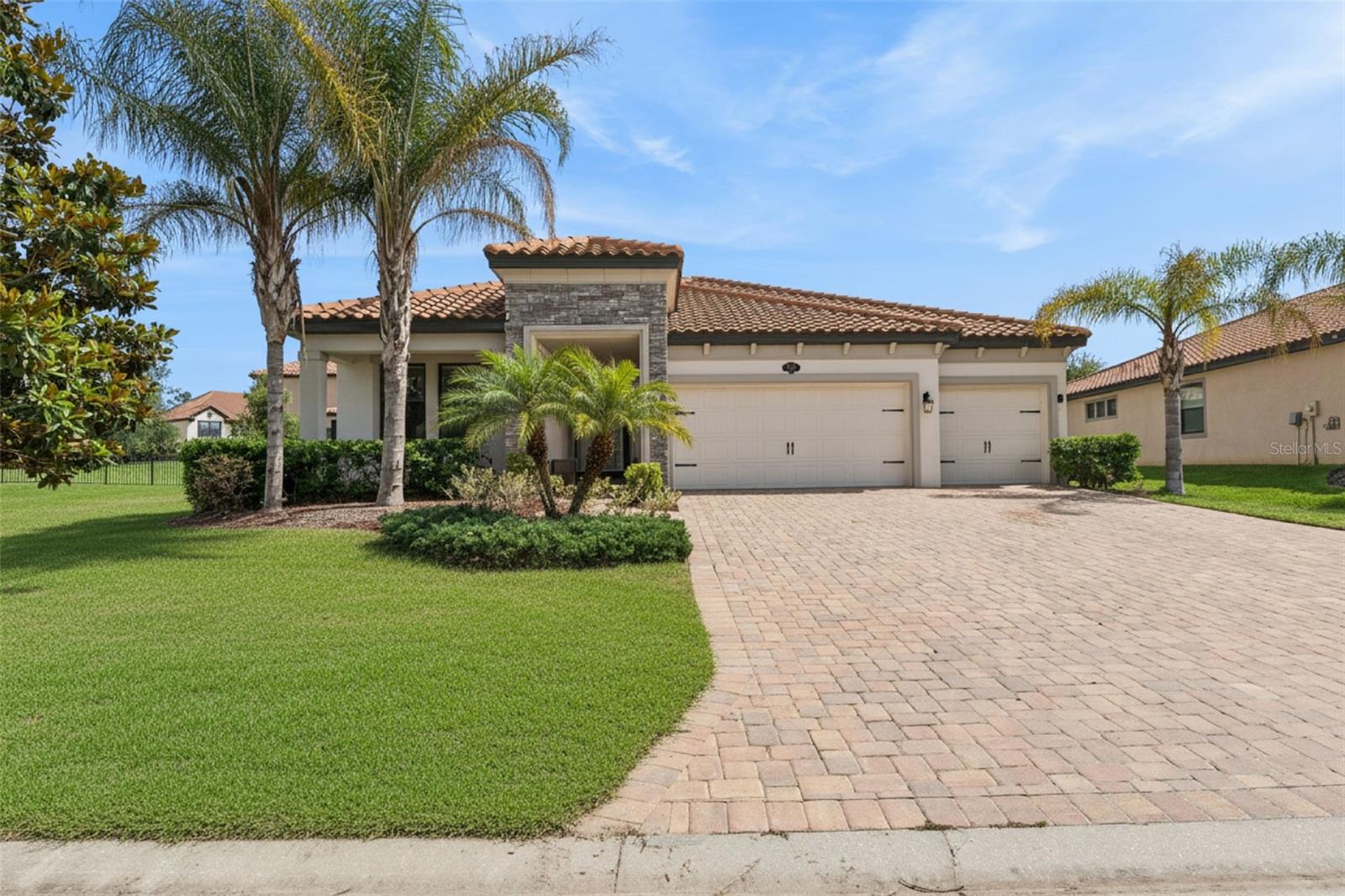 Single Family Residence at 1734 VIA LAGO DR, LAKELAND, photo 2 of 55