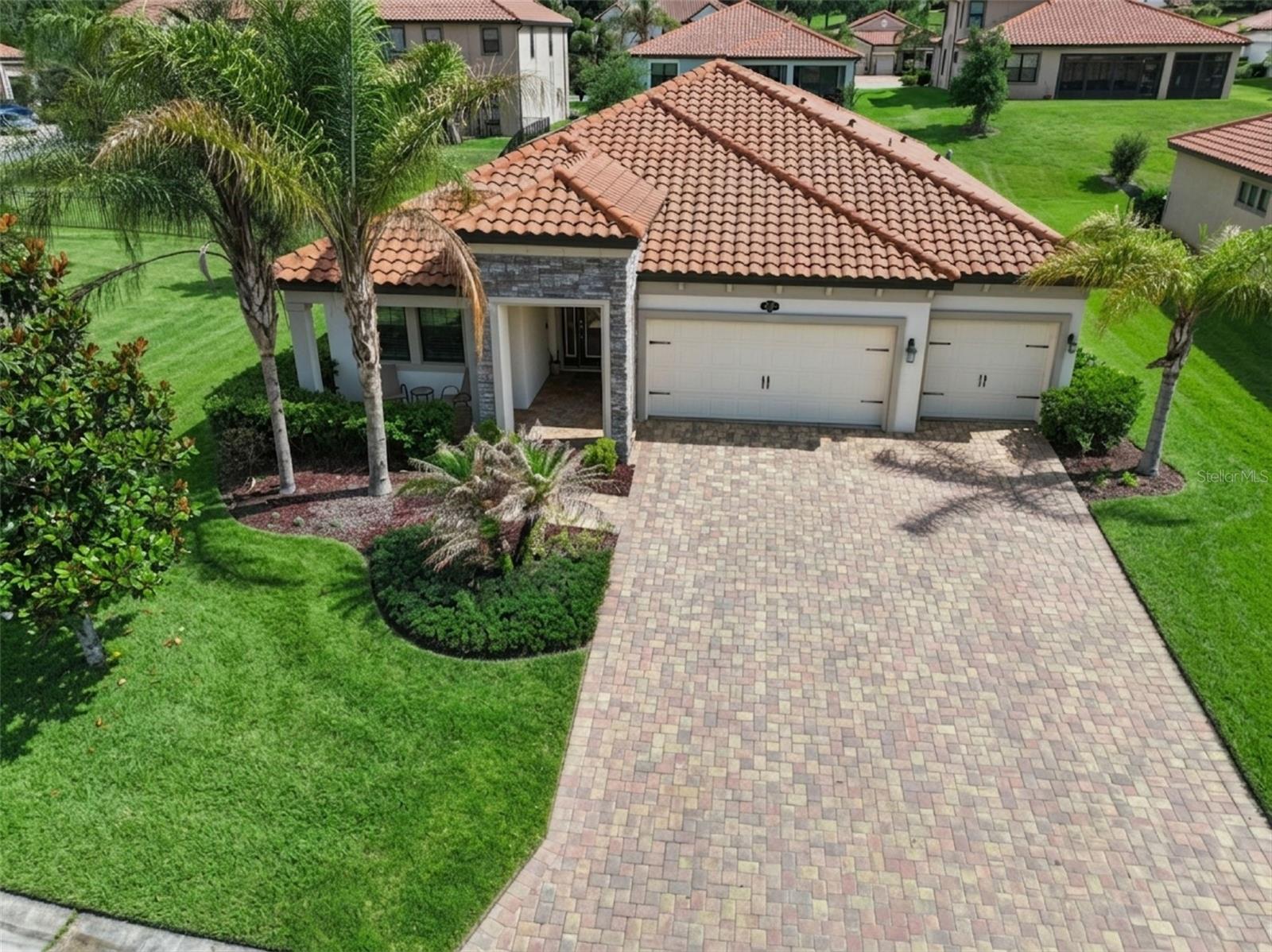 Single Family Residence at 1734 VIA LAGO DR, LAKELAND, photo 3 of 55