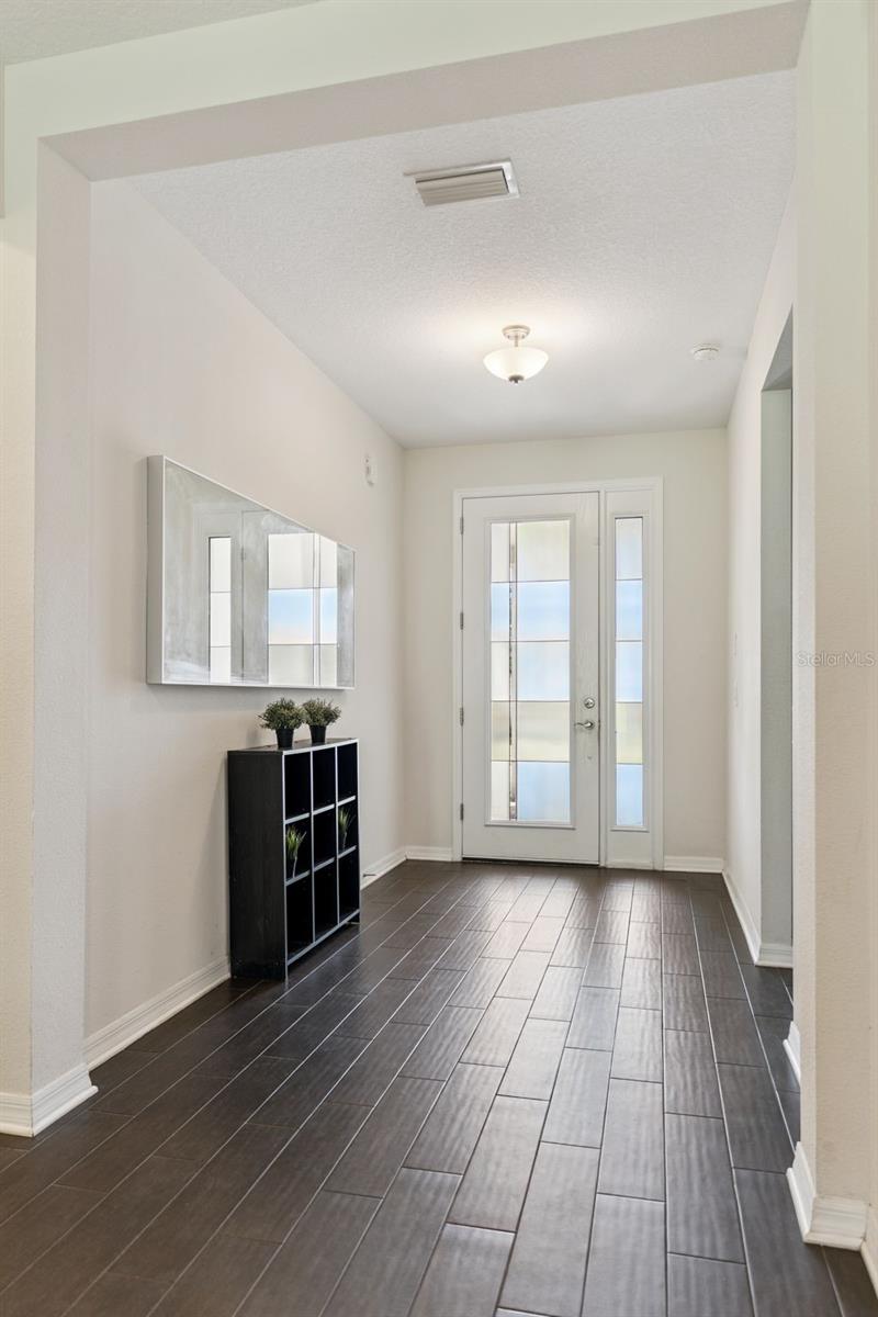 Single Family Residence at 1734 VIA LAGO DR, LAKELAND, photo 8 of 55