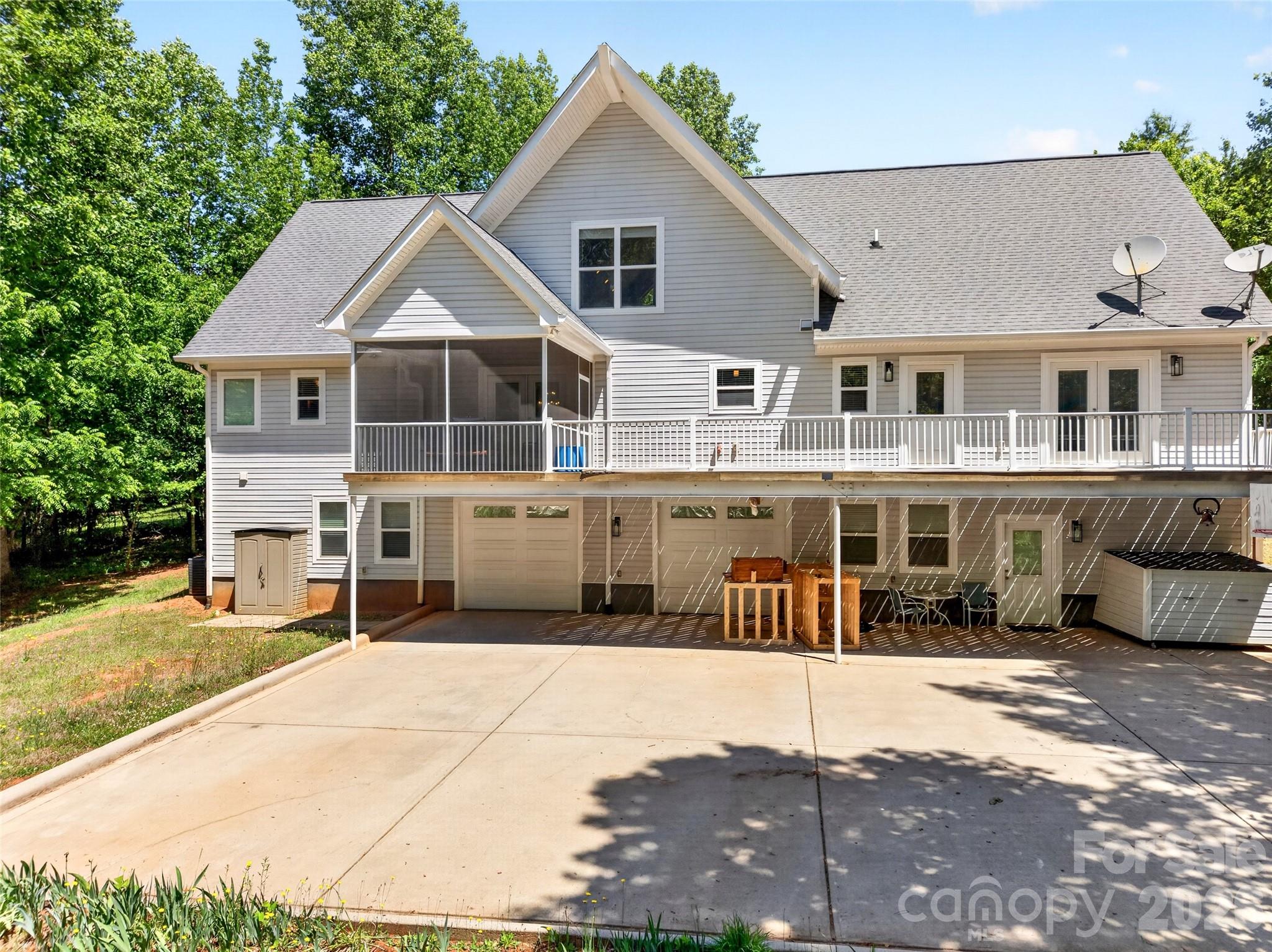 Massive concrete parking/entertaining area in rear of home - 2977 Cabin Creek Drive, Catawba