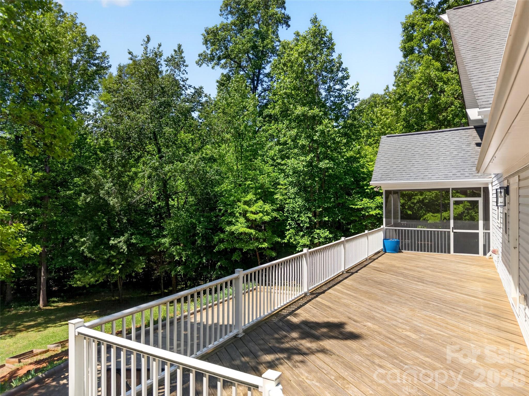 Huge back deck - 2977 Cabin Creek Drive, Catawba