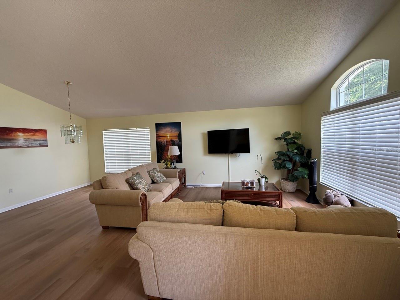 Single Family Residence at 318 LANGHAM DR, DAVENPORT, photo 2 of 20