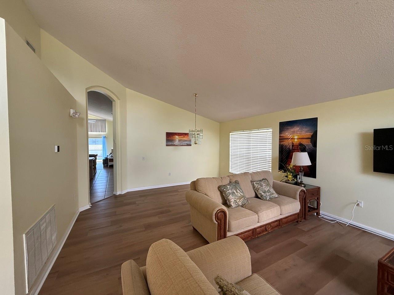Single Family Residence at 318 LANGHAM DR, DAVENPORT, photo 3 of 20