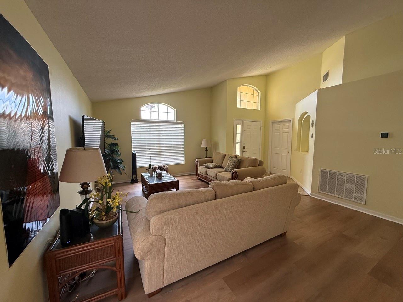 Single Family Residence at 318 LANGHAM DR, DAVENPORT, photo 4 of 20
